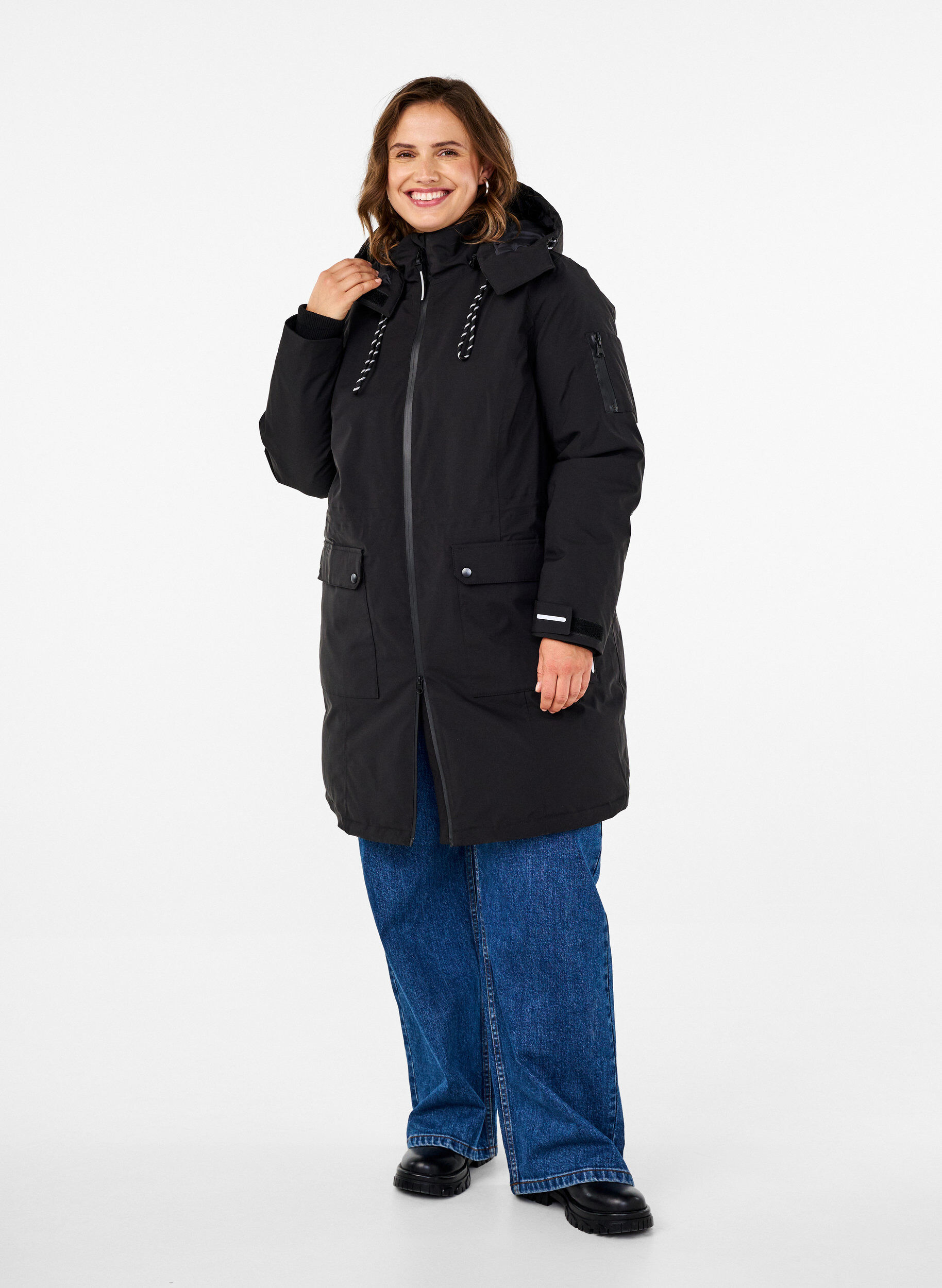 ZizziPraktische Winterjacke mit Kapuze und Taschen, Schwarz, Model image number 1