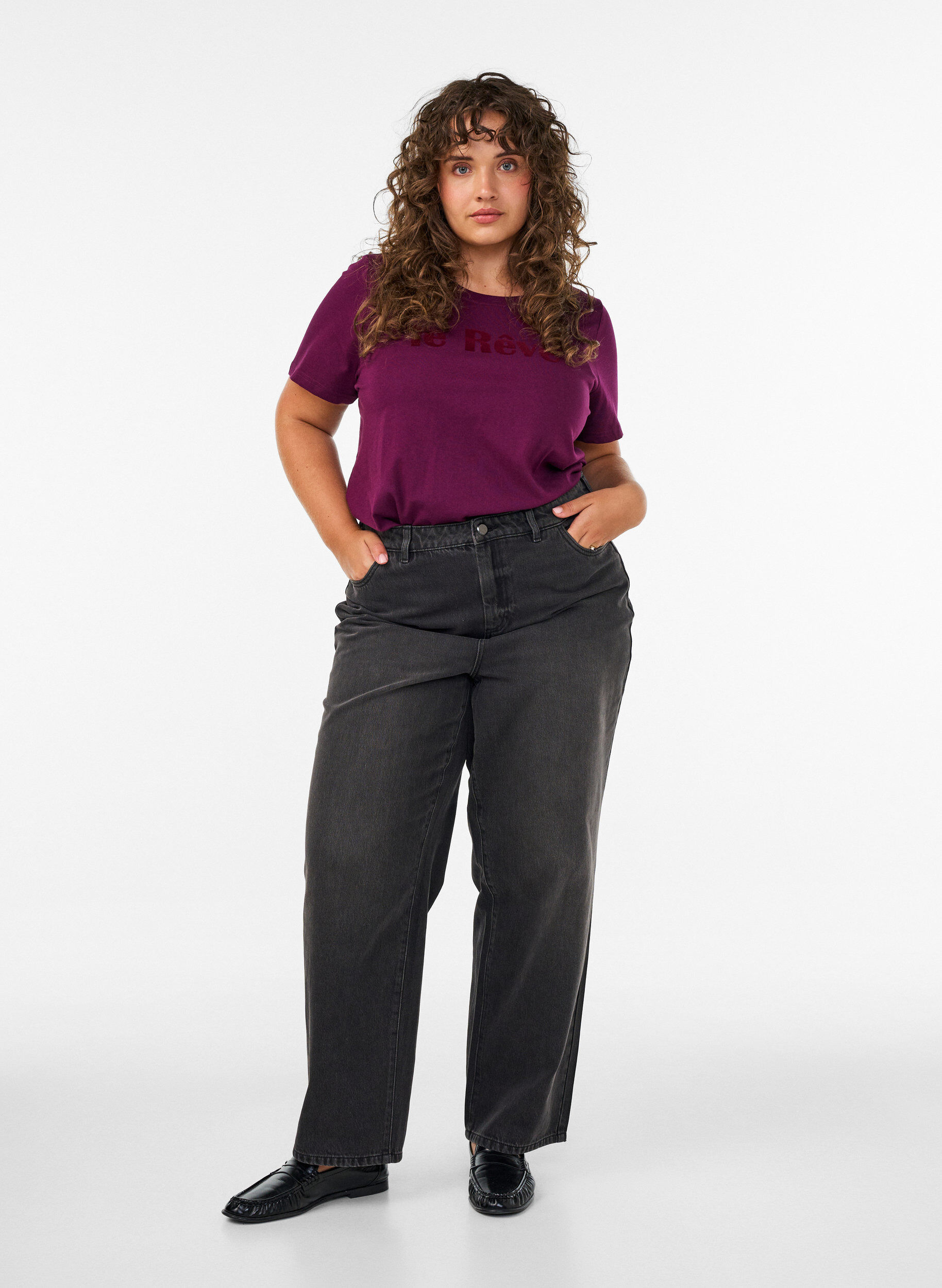 ZizziT-Shirt aus Bio-Baumwolle mit Text aus Velours, Lila, Model image number 1