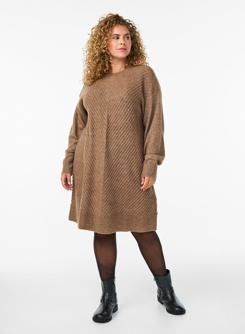 Kurzes Strickkleid mit V-förmigem Strukturmuster, Braun, Model image number 1