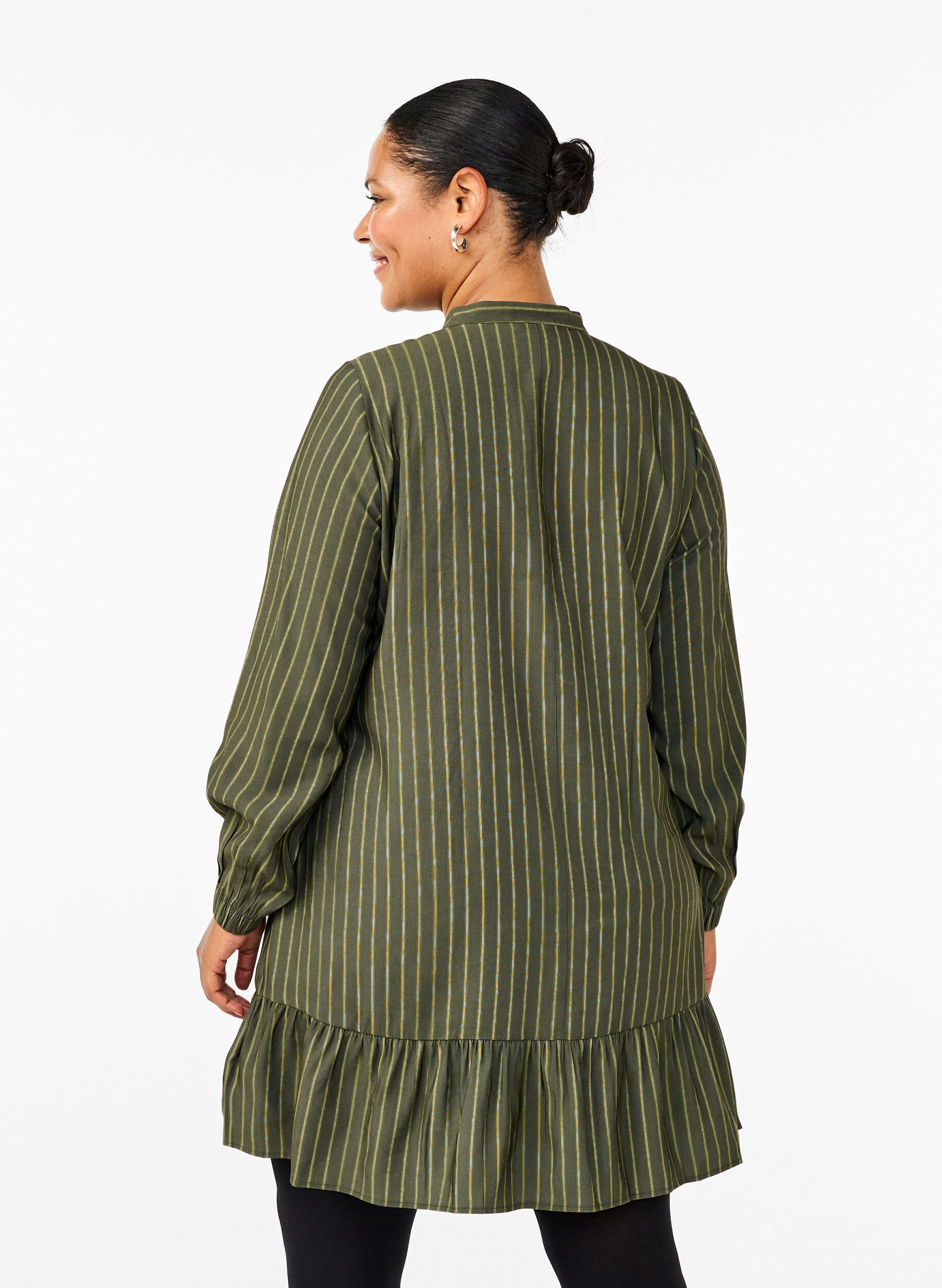 ZizziKurzes gestreiftes Kleid mit R&uuml;schen, Thyme Stripe AOP, Model image number 1