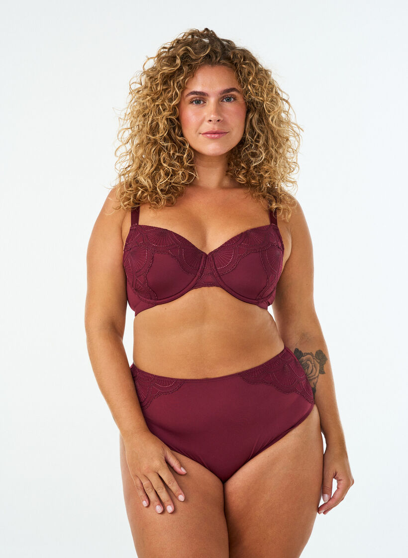 Slip mit Mesh und besticktem Spitzenbesatz, Rot, Model image number 0
