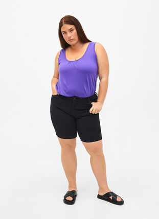 Slim Fit Emily Shorts mit normaler Taille, Black solid, Model image number 4