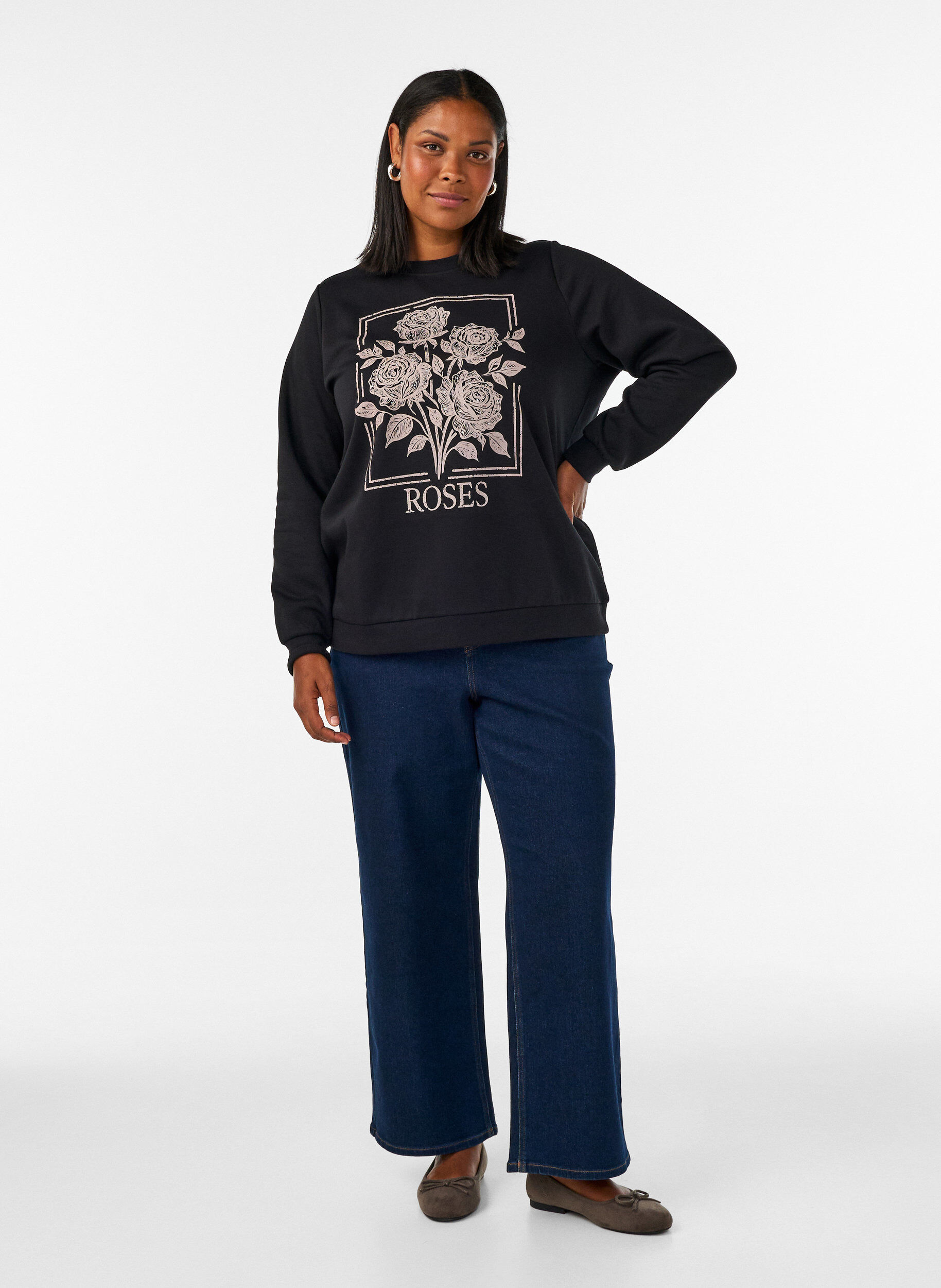 ZizziSweatshirt mit Rosenprint und Strasssteinen, Schwarz, Model image number 1