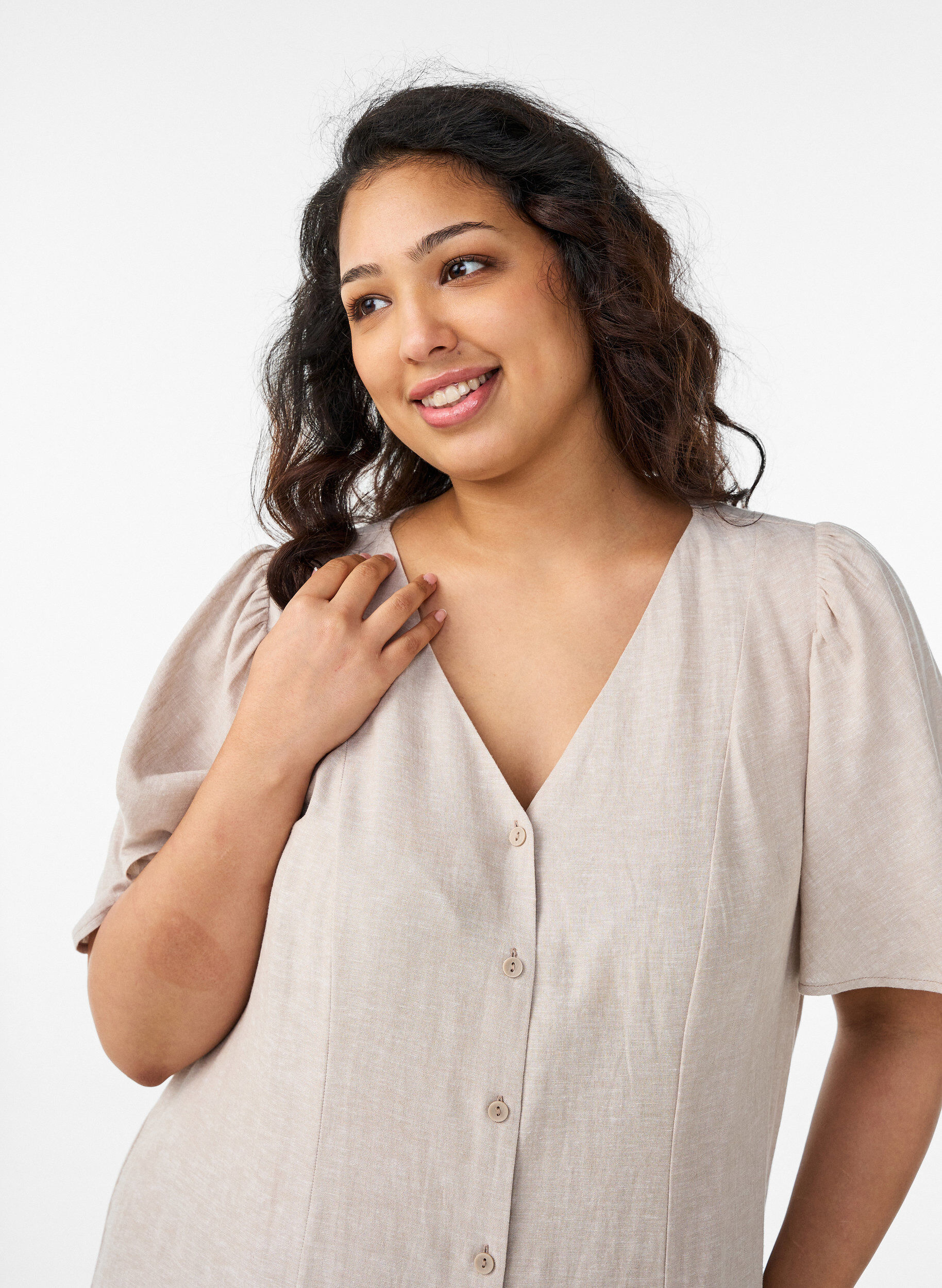 ZizziMidikleid aus Leinen und Viskose mit R&uuml;schen&auml;rmeln, Beige, Model image number 2