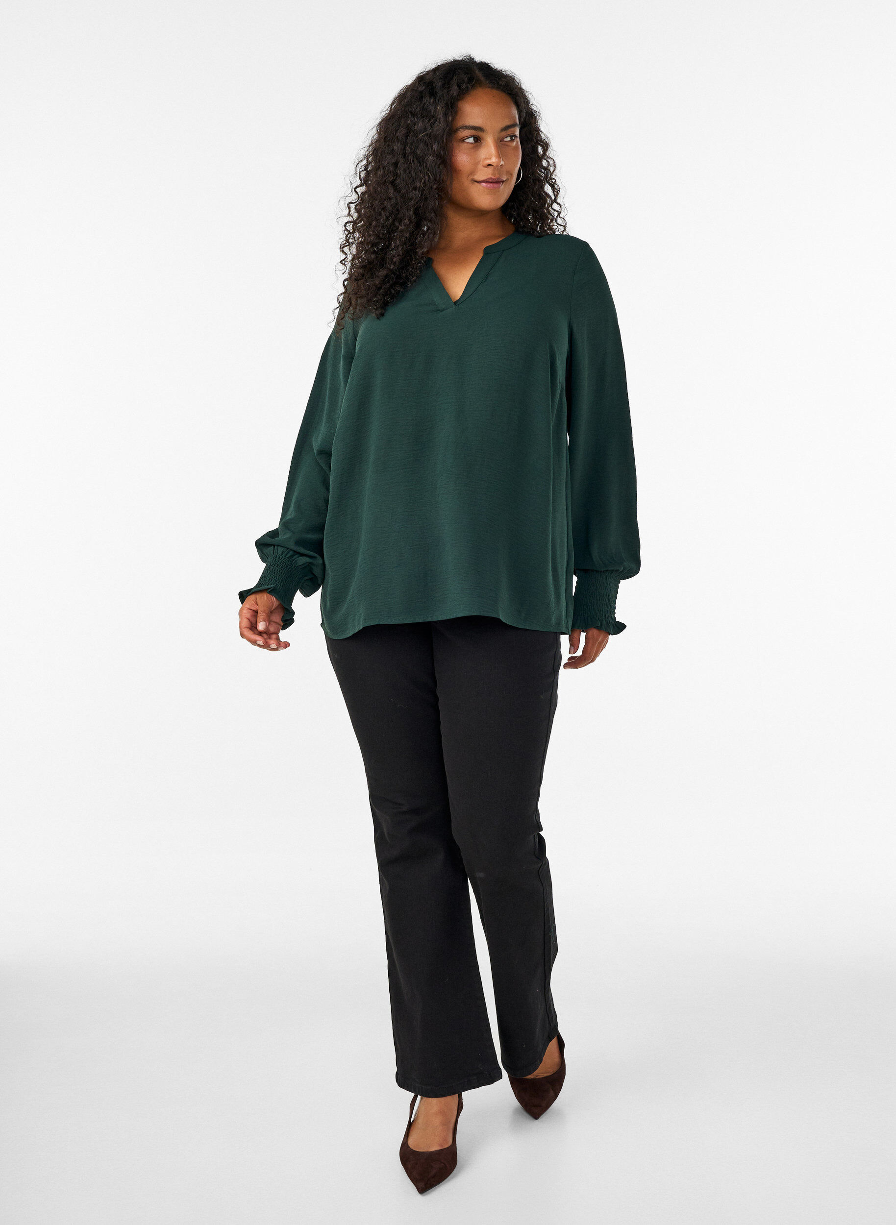 ZizziBluse mit Smockb&uuml;ndchen und V-Ausschnitt, Gr&uuml;n, Model image number 1