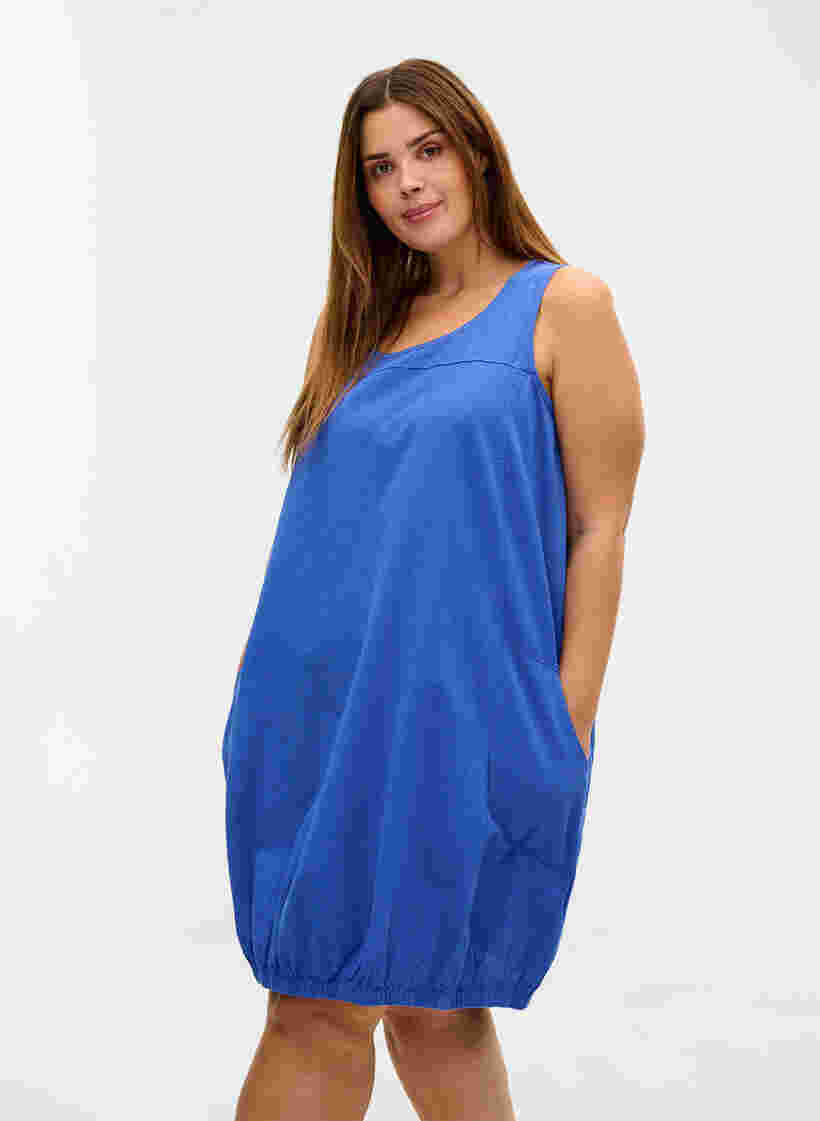 Ärmelloses Kleid aus Baumwolle, Dazzling Blue, Model