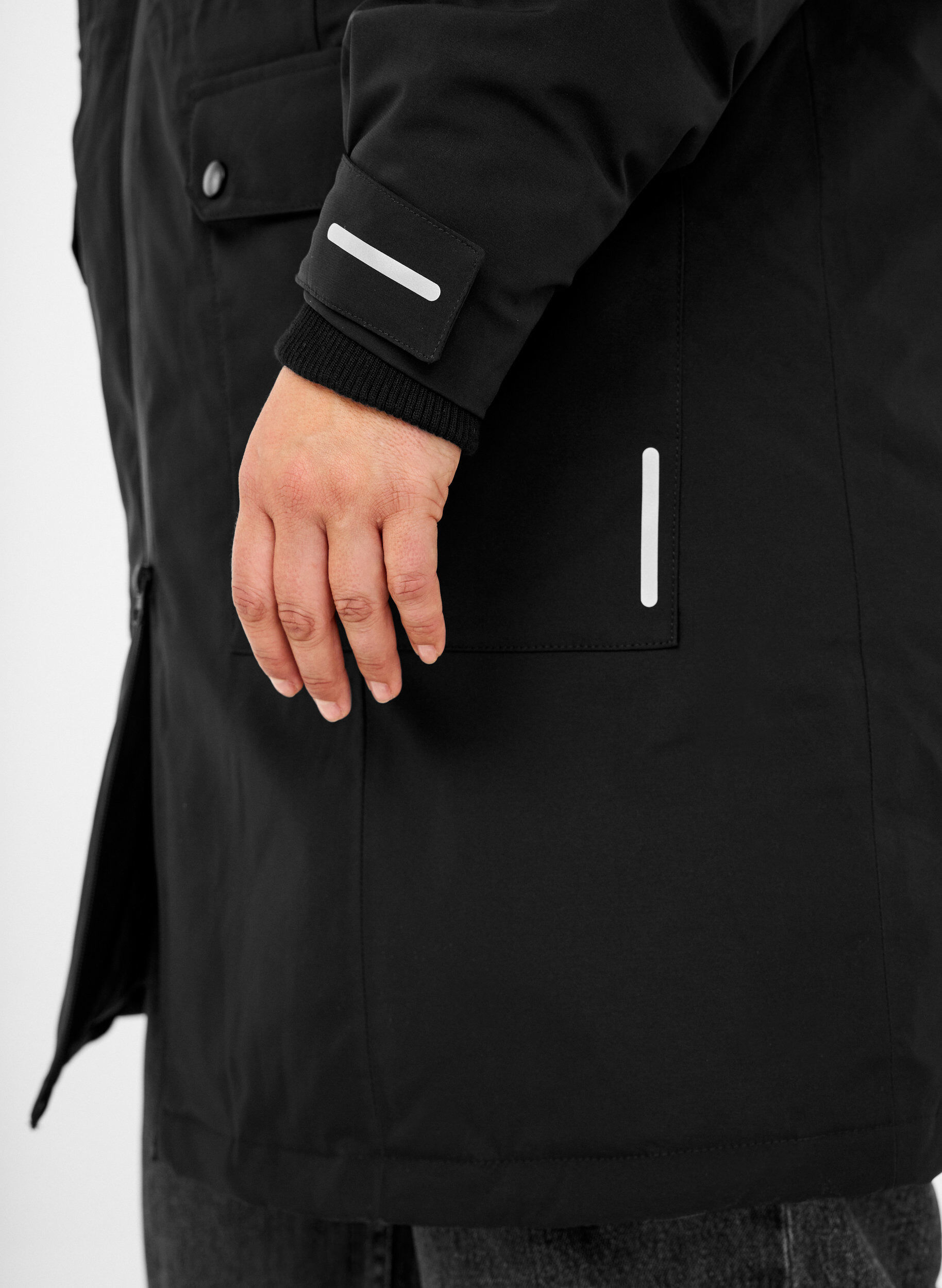 ZizziPraktische Winterjacke mit Kapuze und Taschen, Schwarz, Model image number 3