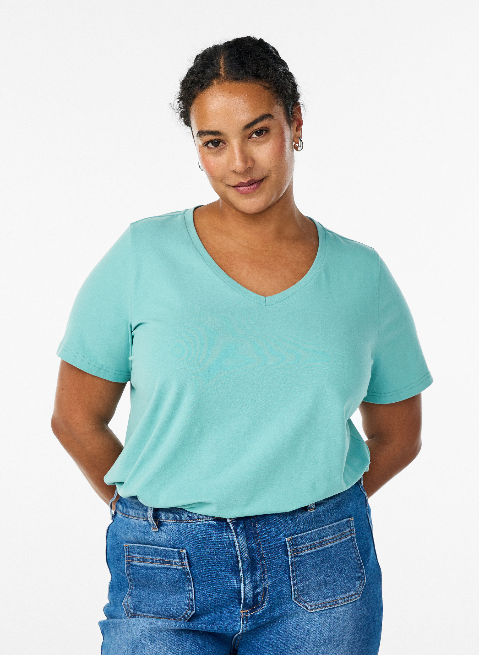Einfarbiges Basic-T-Shirt aus Baumwolle, Gr&uuml;n, Model
