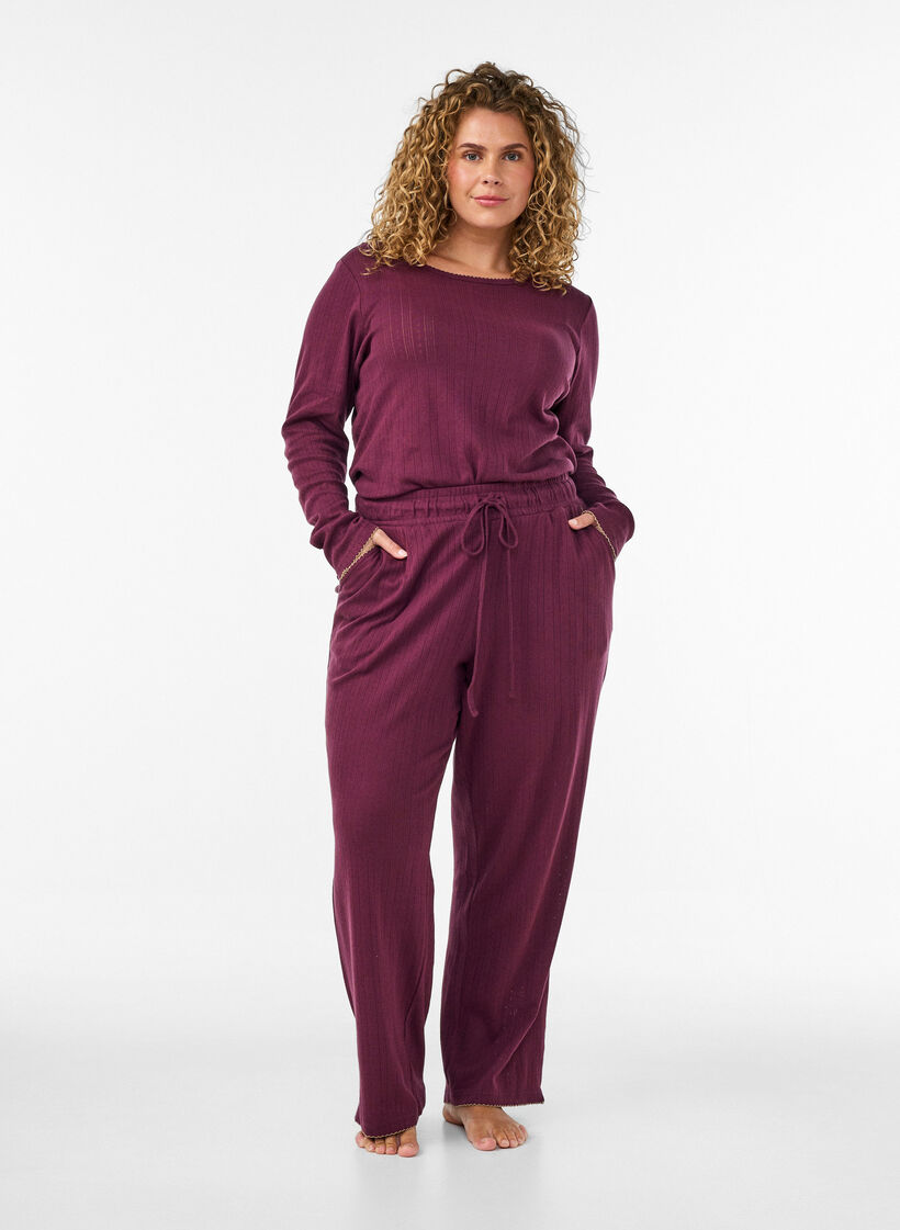 Pyjamaoberteil aus Bio-Baumwolle mit Lochstickerei, Dunkles Bordeaux, Model image number 1