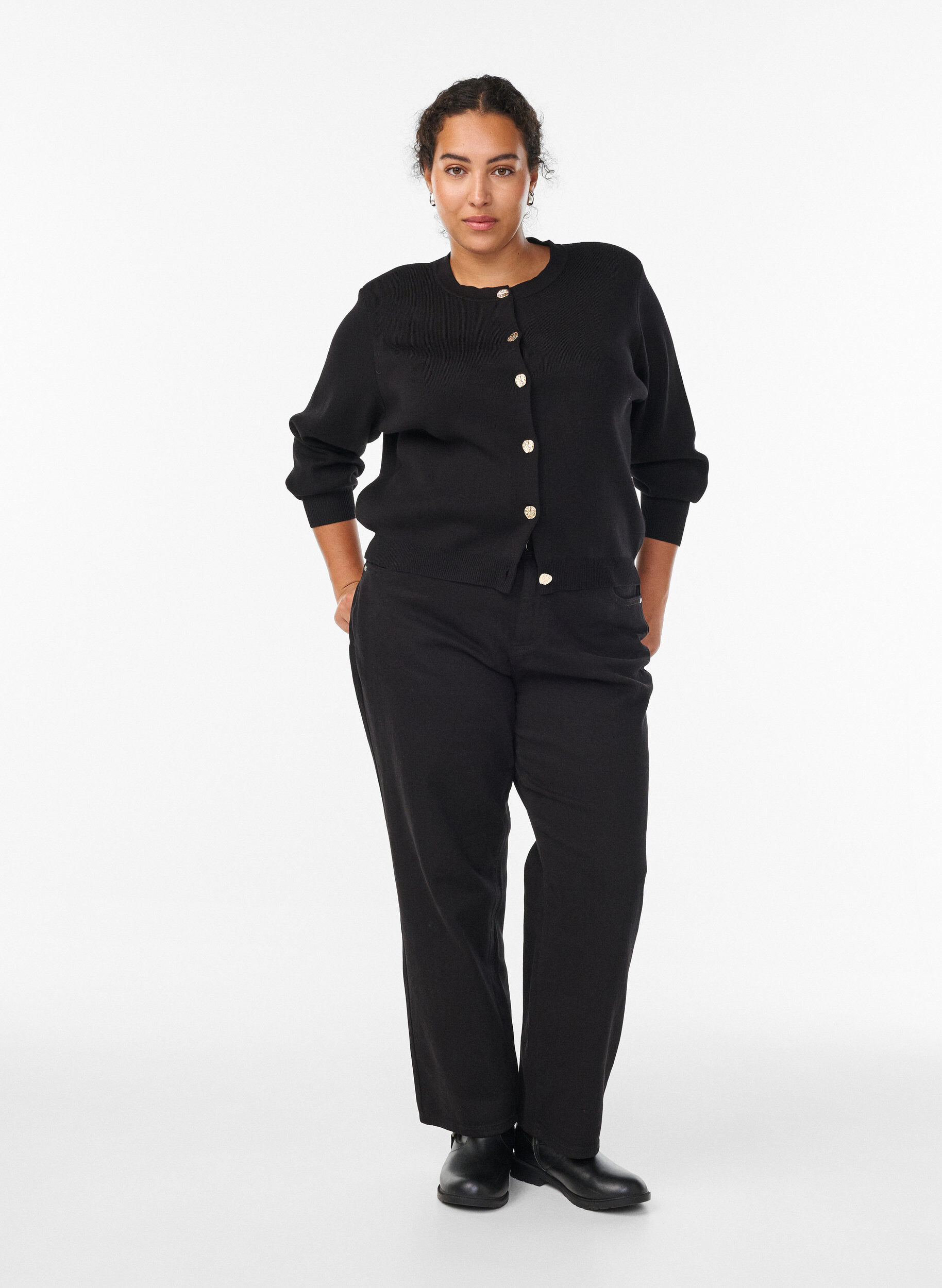 ZizziCardigan mit dekorativen goldenen Kn&ouml;pfen, Schwarz, Model image number 1