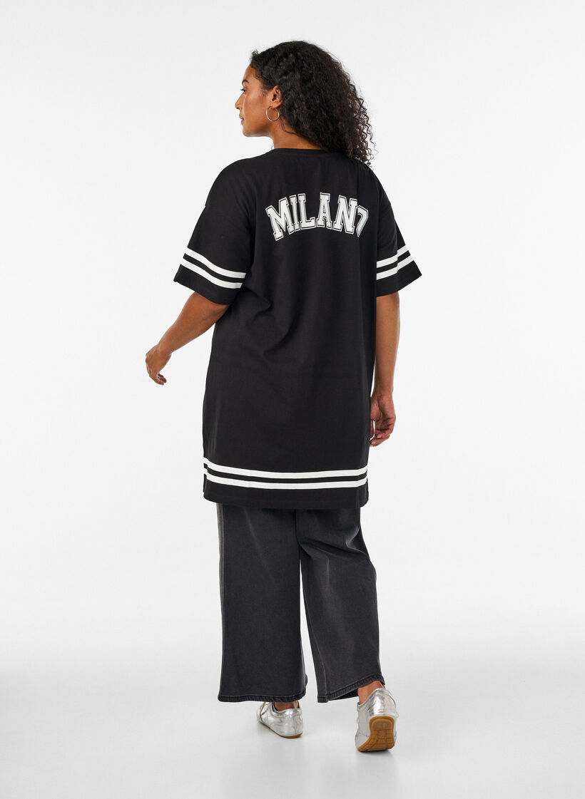 Sportliches T-Shirtkleid aus Baumwolle, Schwarz, Model image number 2