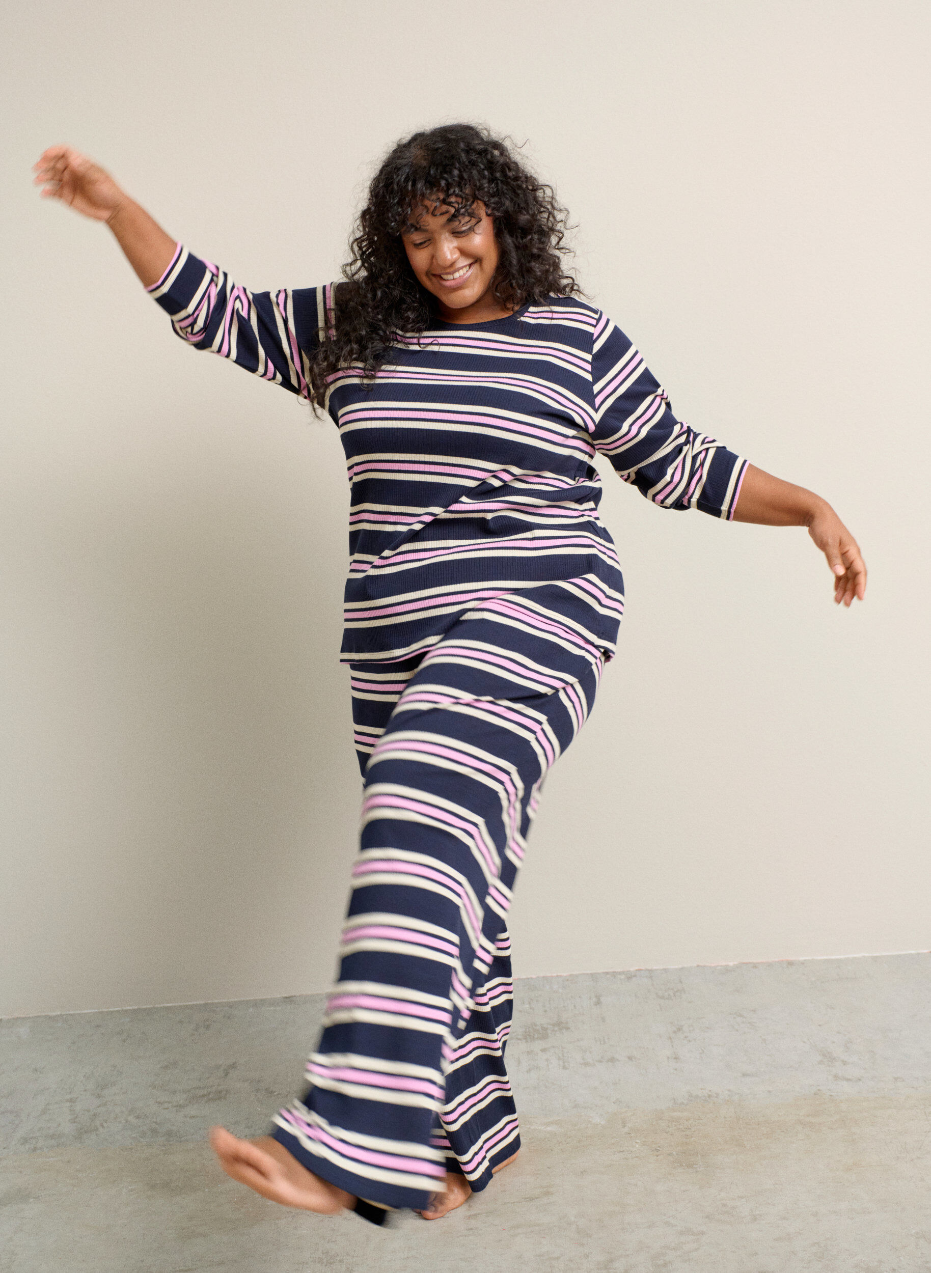 ZizziLang&auml;rmeliges Nachtoberteil aus geripptem Jersey mit Streifen, Blau, Image image number 0