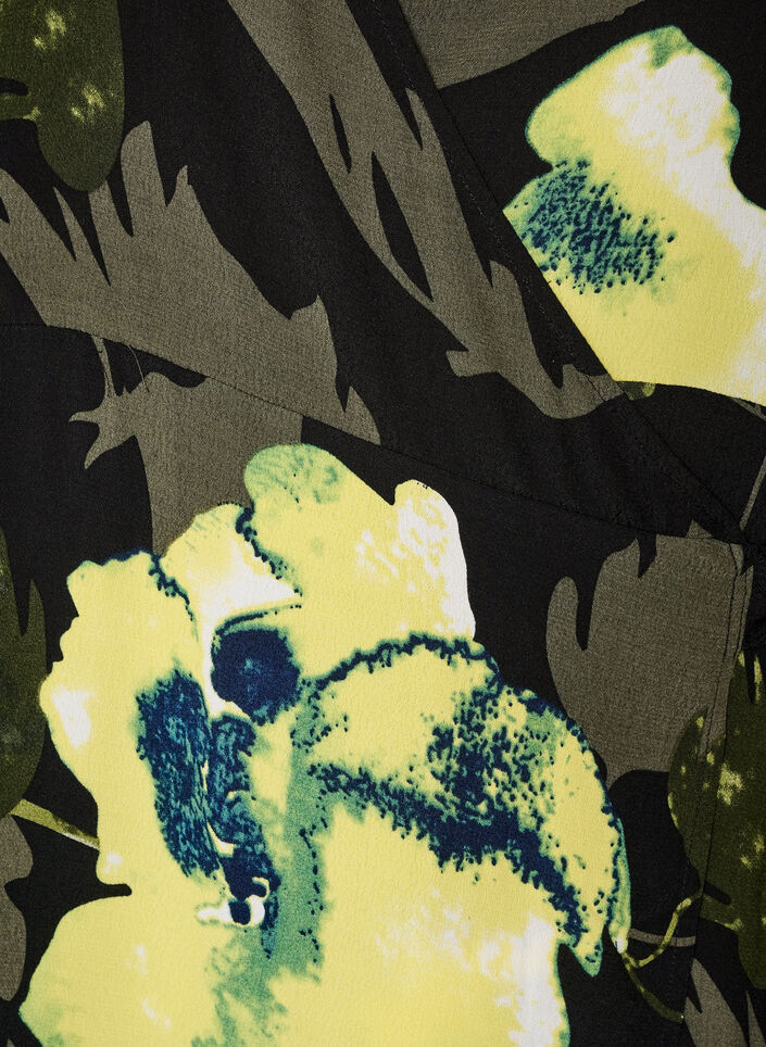 Gebl&uuml;mtes Wickelkleid aus Viskose mit Bindeg&uuml;rtel, Schwarz, Packshot image number 2