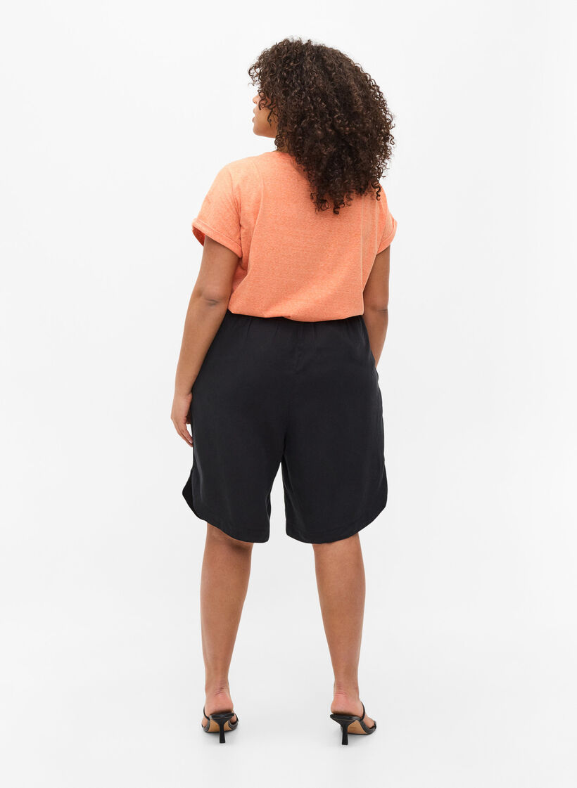 Lockere Bermudashorts mit Smock, Black, Model image number 0