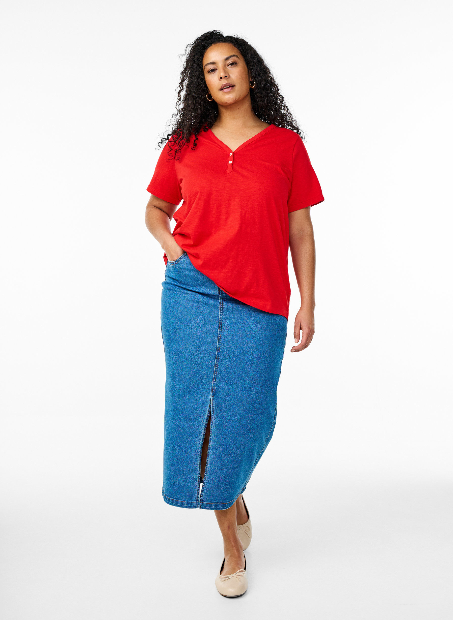 ZizziT-Shirt mit Knopfleiste, Rot, Model image number 1