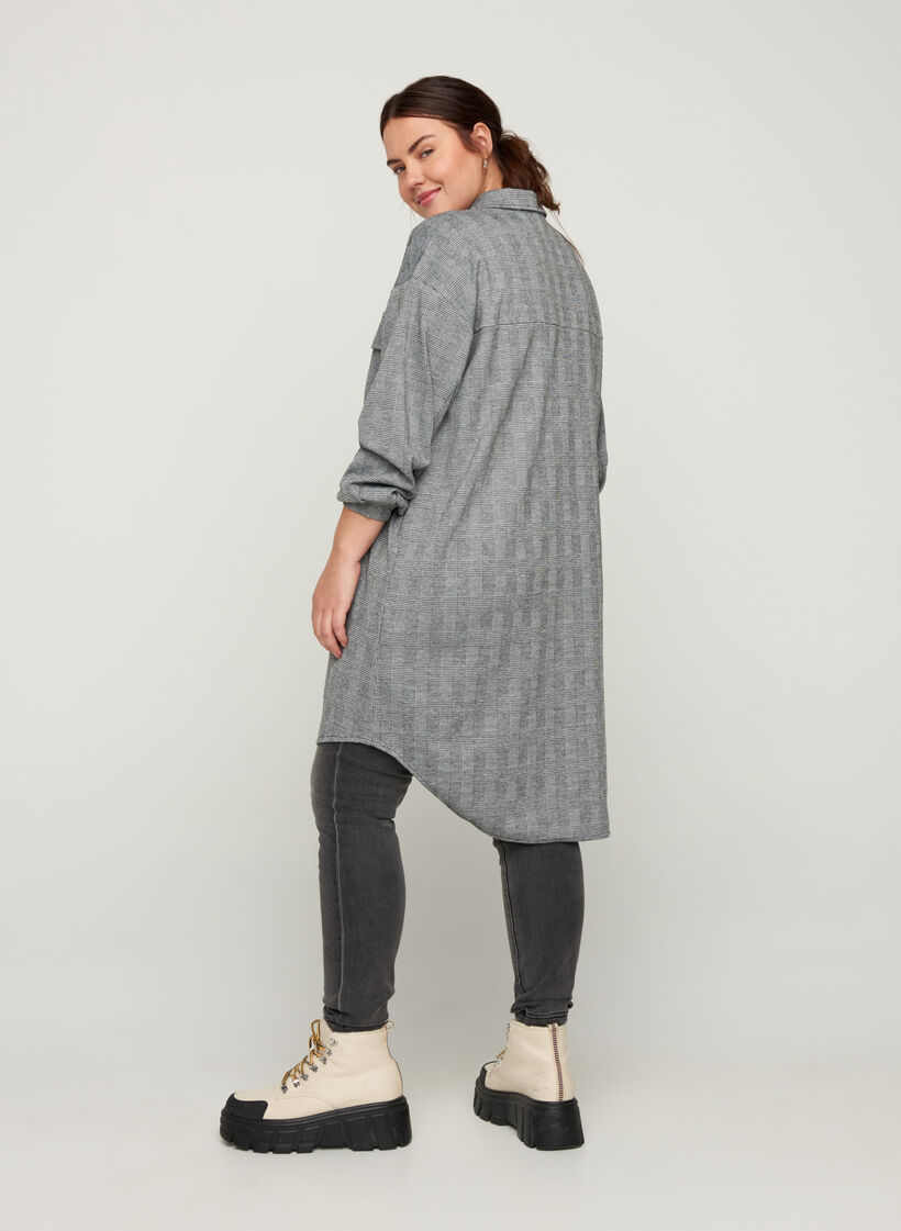 Lange, karierte Hemdbluse mit Brusttaschen, Black Check , Model image number 1