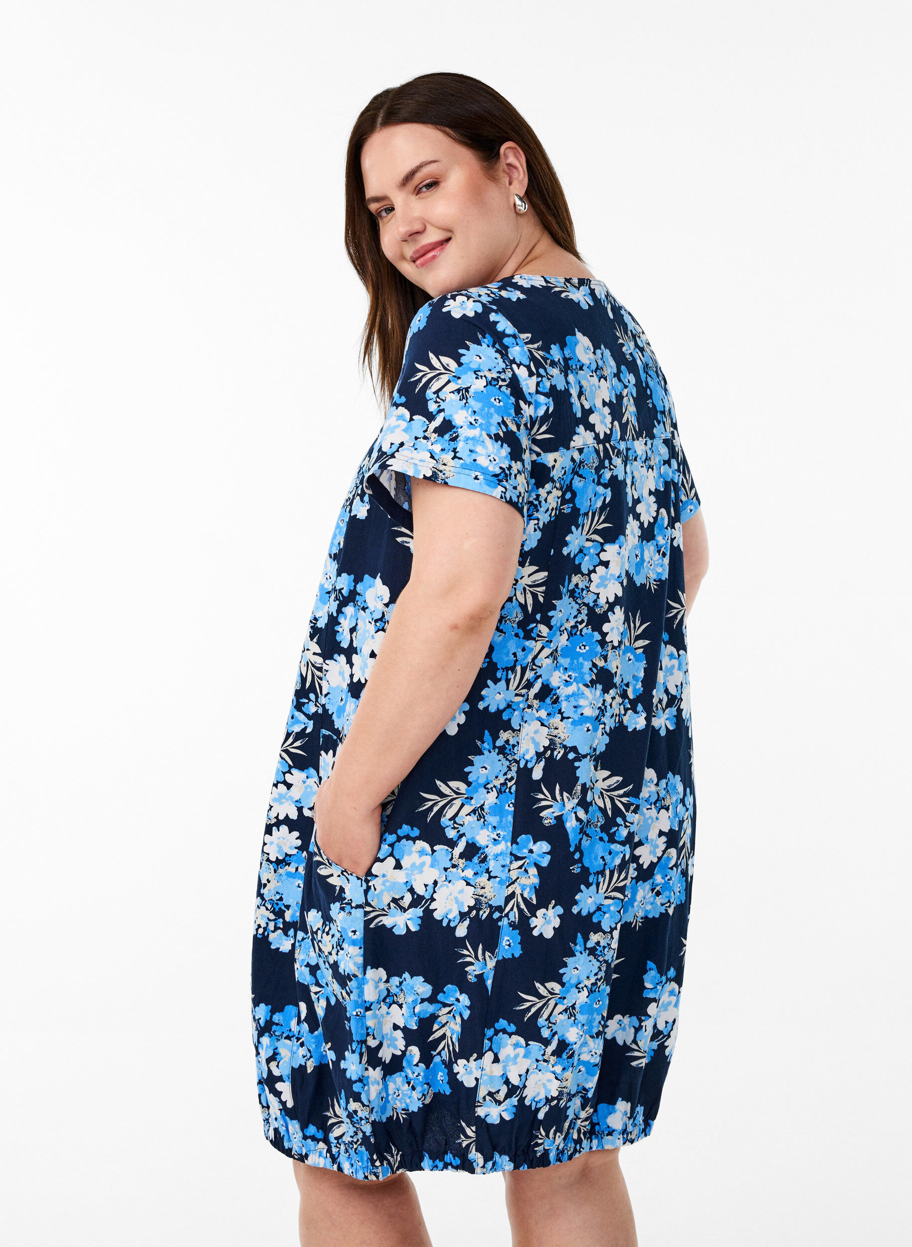 ZizziKurz&auml;rmliges Baumwollkleid mit Aufdruck, Blau, Model image number 2