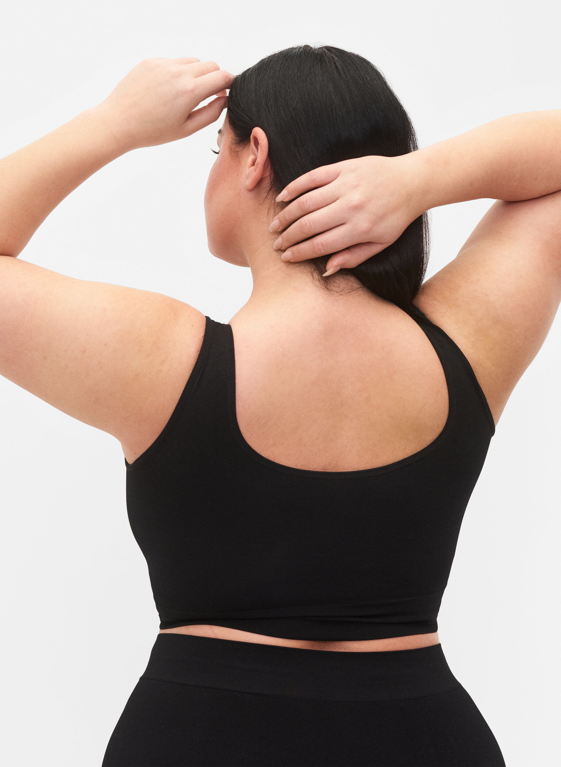 ZizziNahtloser BH mit Rundhalsausschnitt, Black, Model image number 1