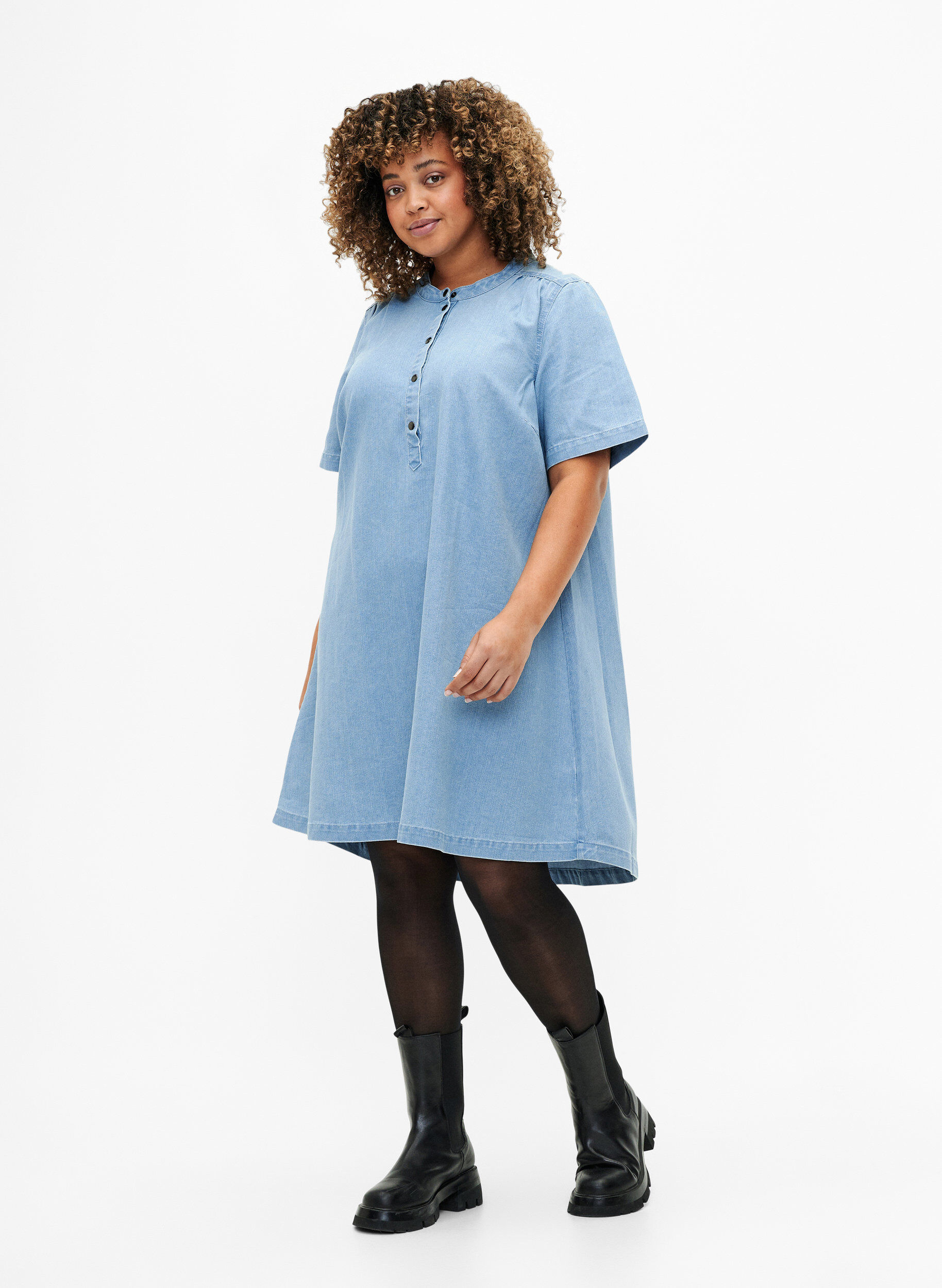 ZizziA-f&ouml;rmiges Jeanskleid mit kurzen &Auml;rmeln, Light blue denim, Model image number 2