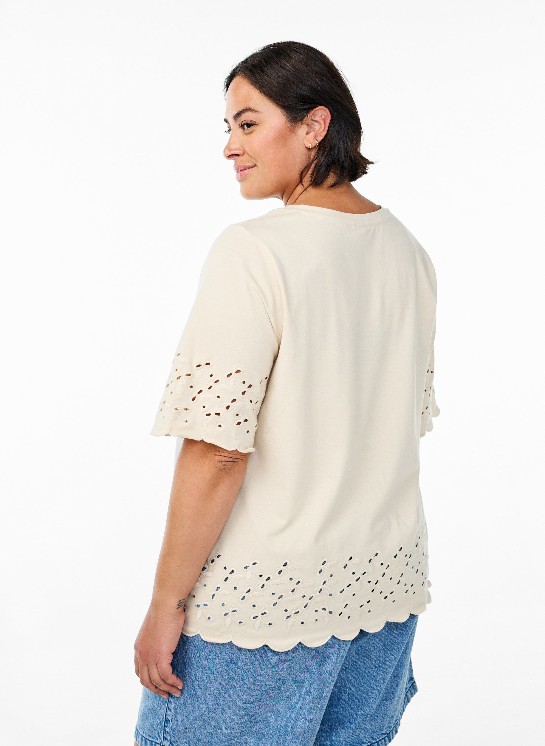 ZizziT-Shirt Mit Broderie Anglaise Und Gewellten Kanten, Beige, Model image number 2