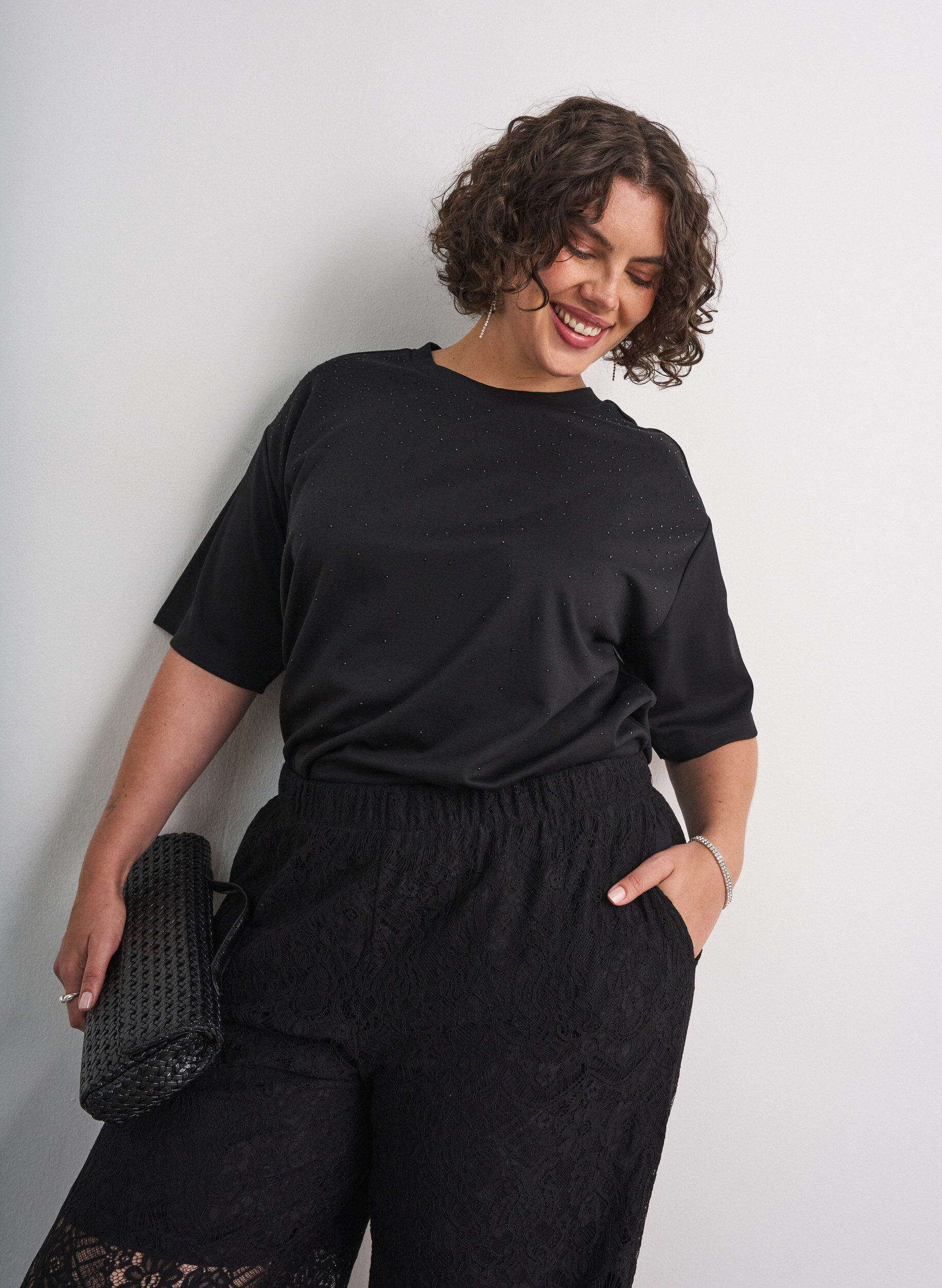 ZizziT-Shirt mit Strasssteinen und Rundhalsausschnitt, Schwarz, Model image number 0