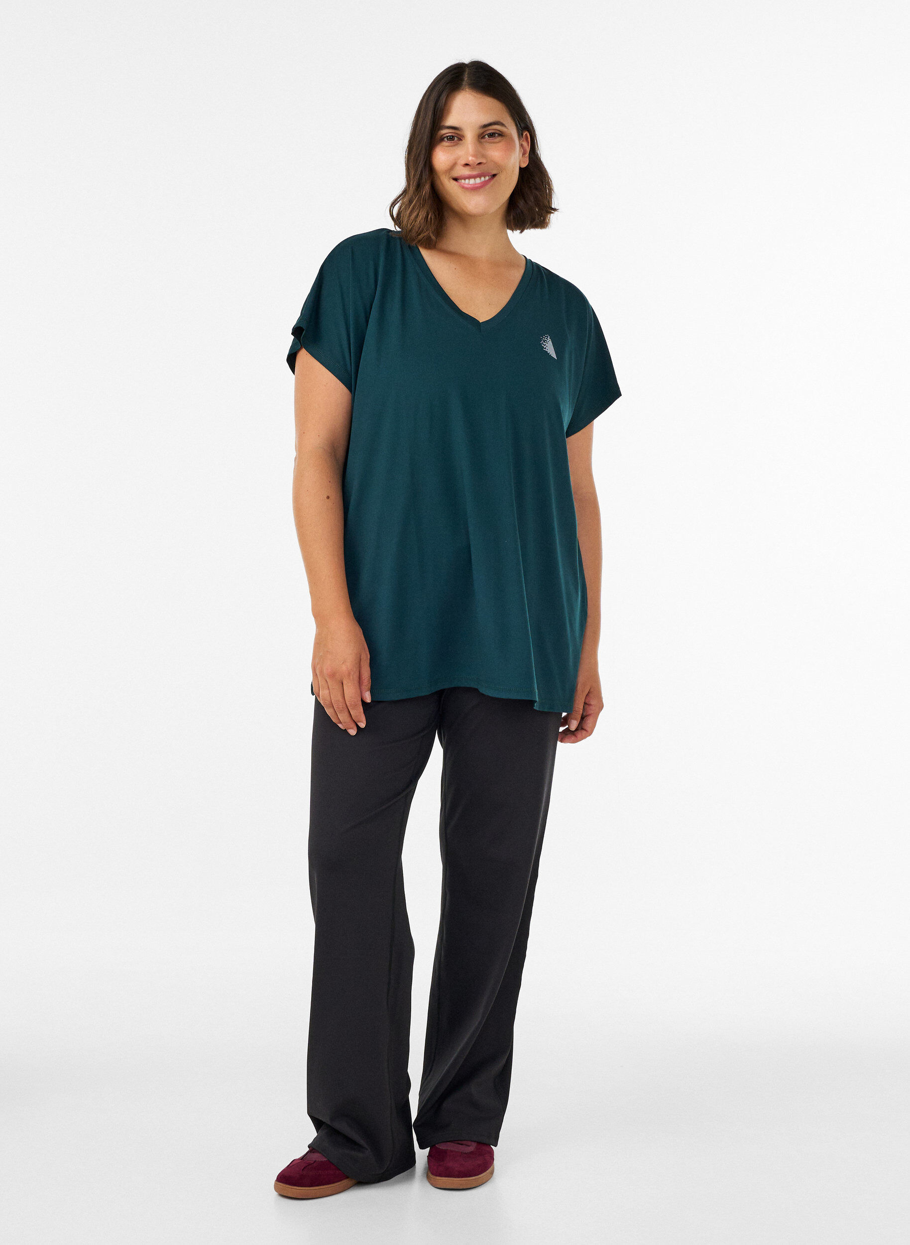 ZizziLockeres Trainings-T-Shirt mit V-Ausschnitt, Gr&uuml;n, Model image number 1