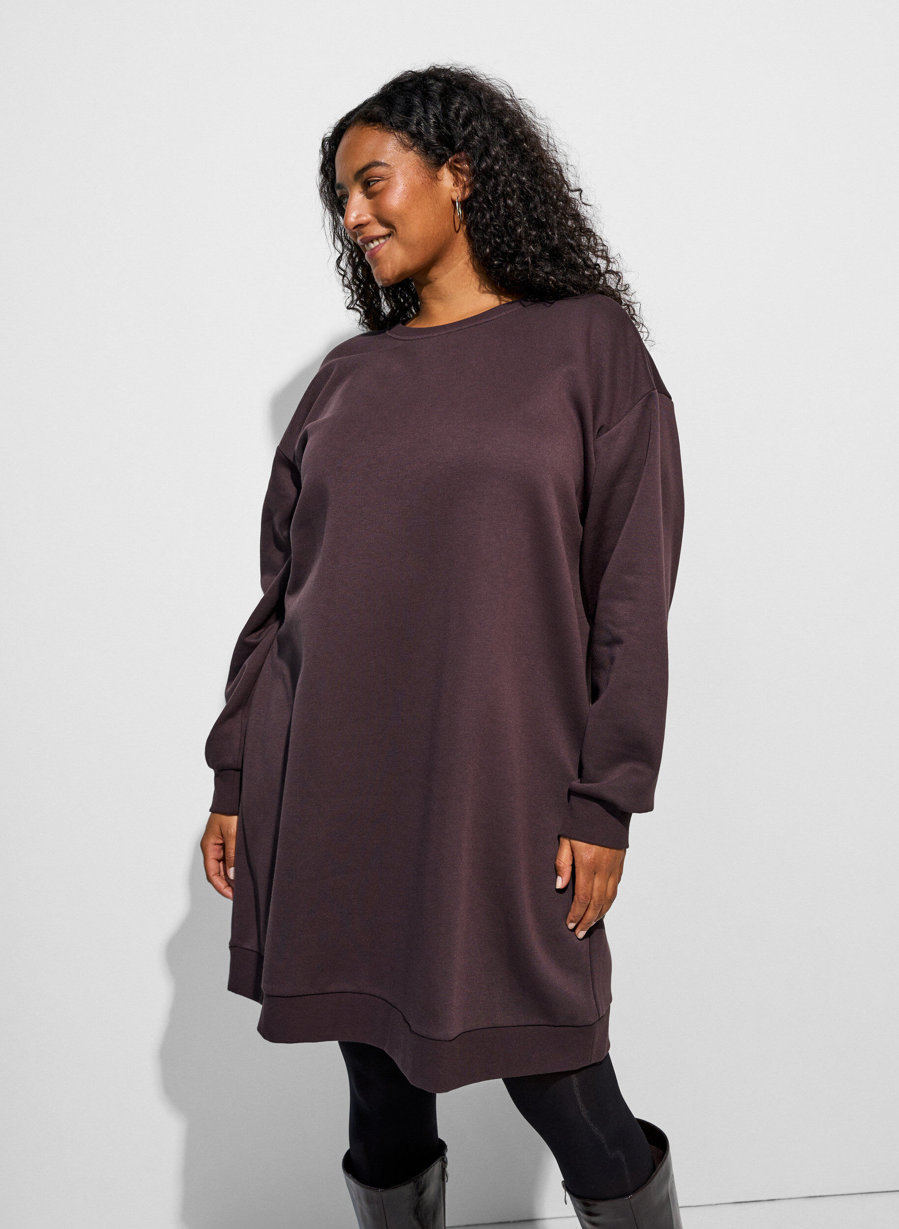ZizziLockeres Sweatkleid mit Taschen, Braun, Model image number 4
