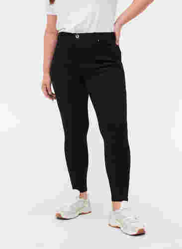 Cropped Amy Jeans mit Reißverschluss, Black denim, Model image number 3