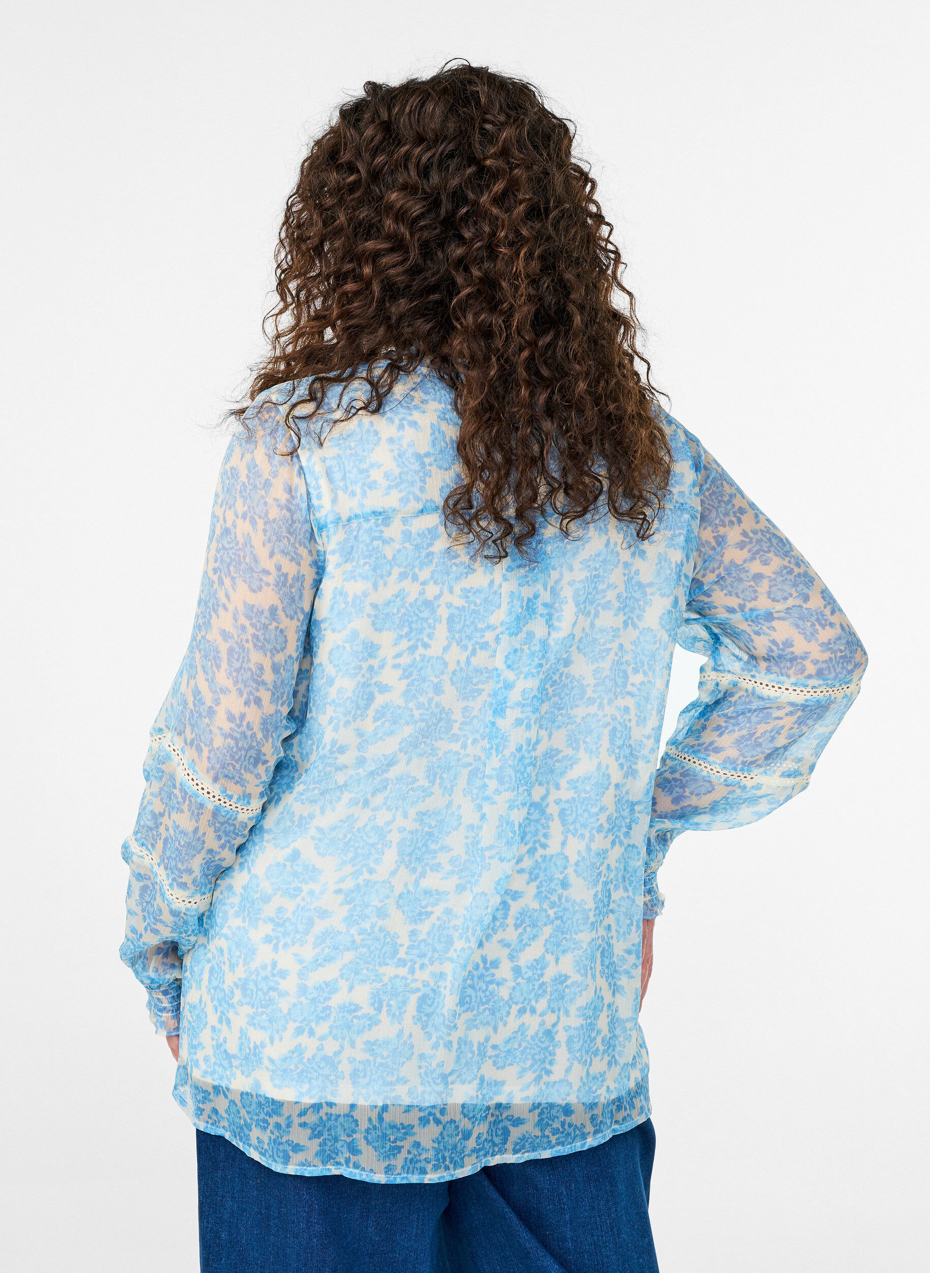 ZizziChiffonbluse mit Blumenprint und H&auml;kelborte, Blau, Model image number 2