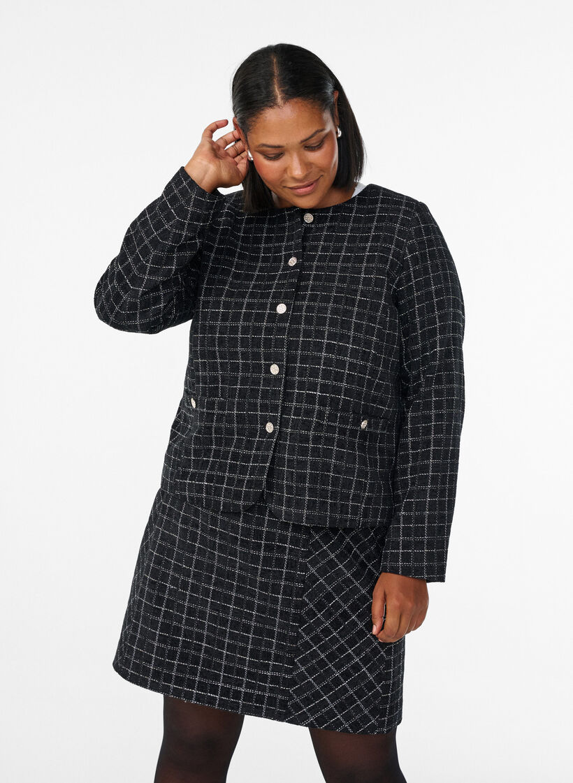 Kurzer karierter Bouclé-Blazer mit Rundhalsausschnitt, Schwarz, Model image number 0