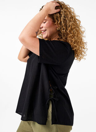 Kurzärmlige Bluse aus Baumwoll-Mix mit Leinen und Spitzendetail, Black, Model image number 2