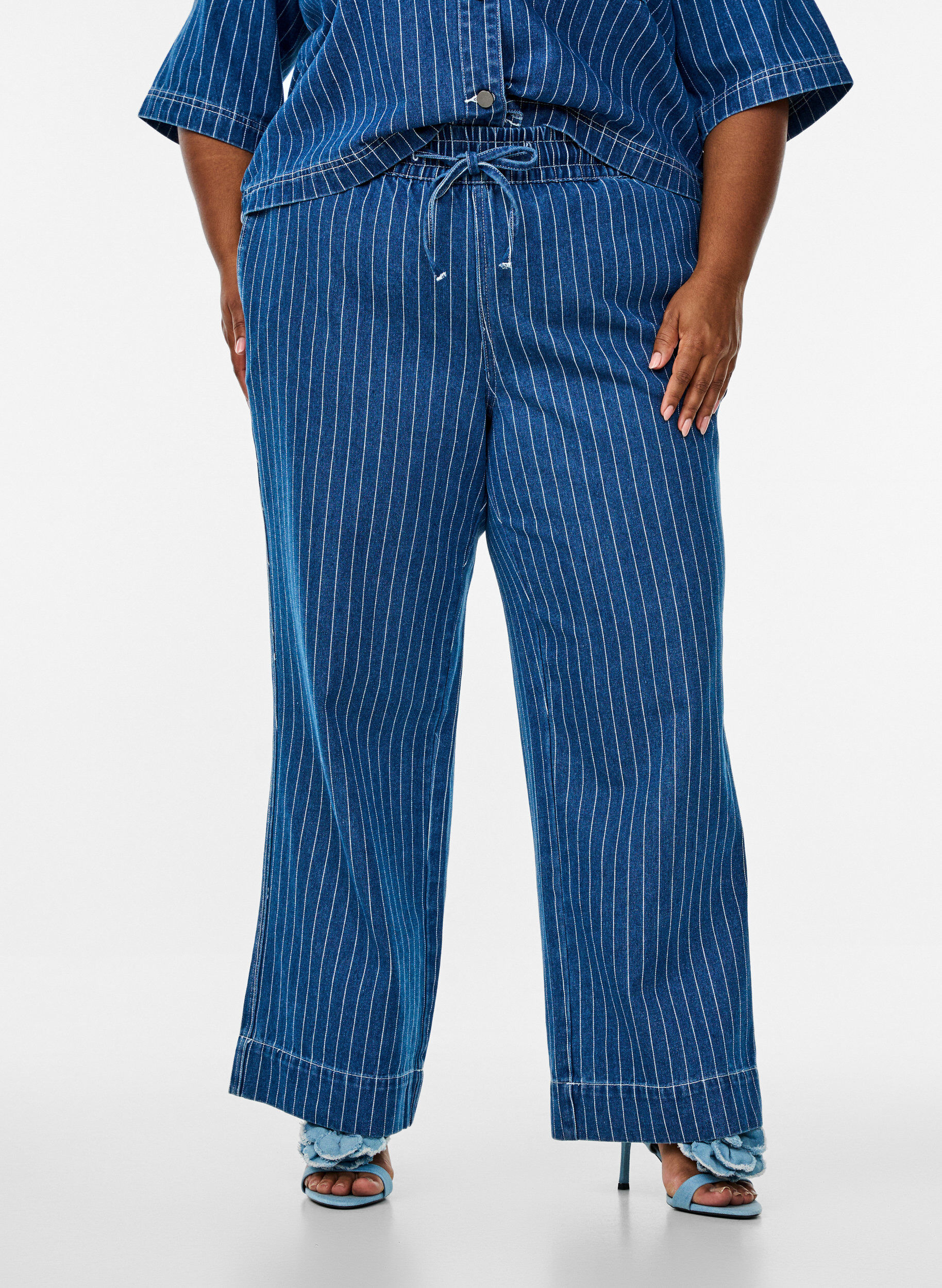 ZizziJeans mit weitem Bein und Streifen, Blau, Model image number 2