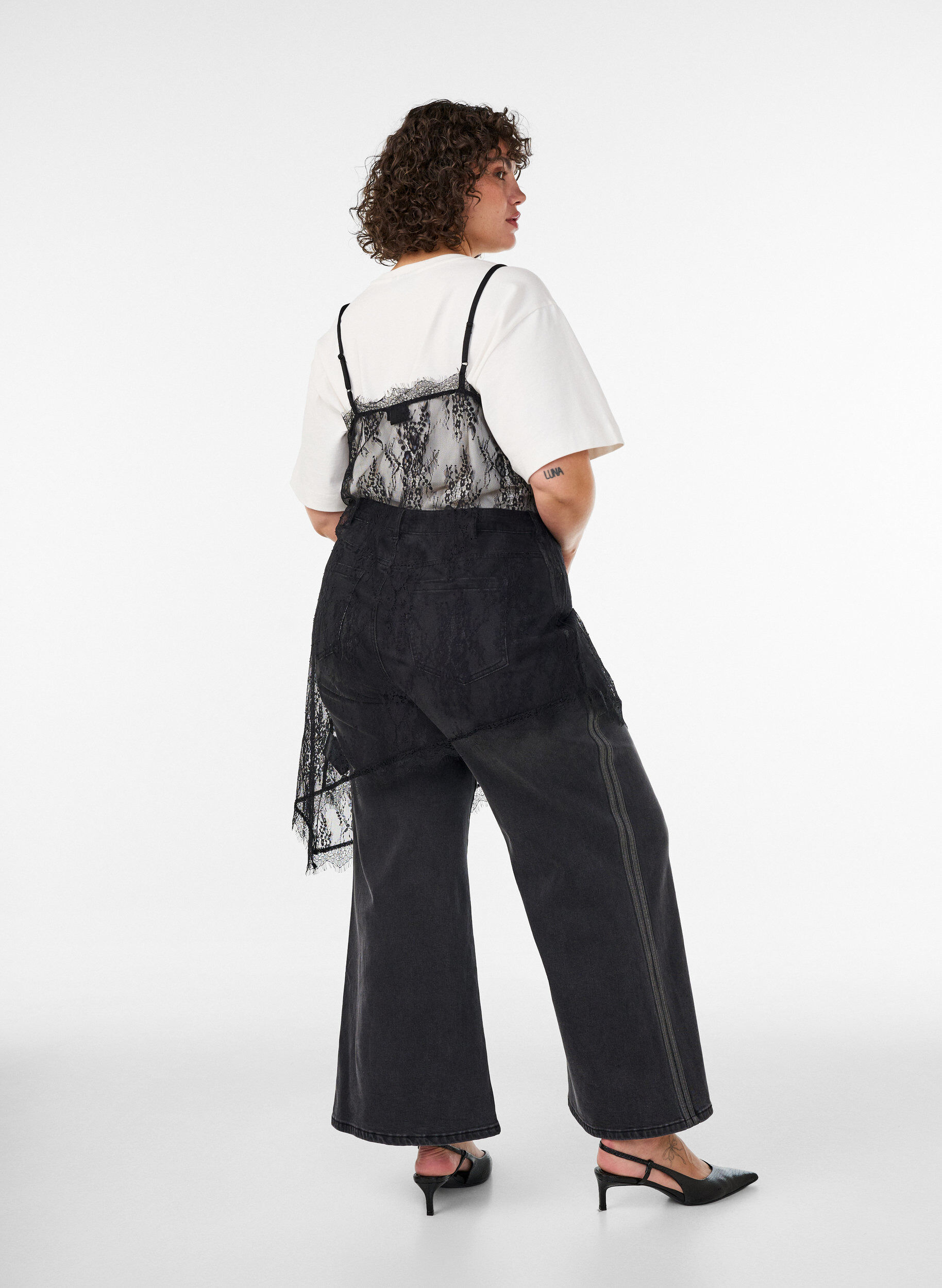 ZizziSpitzenkleid mit asymmetrischem Schnitt, Schwarz, Model image number 2