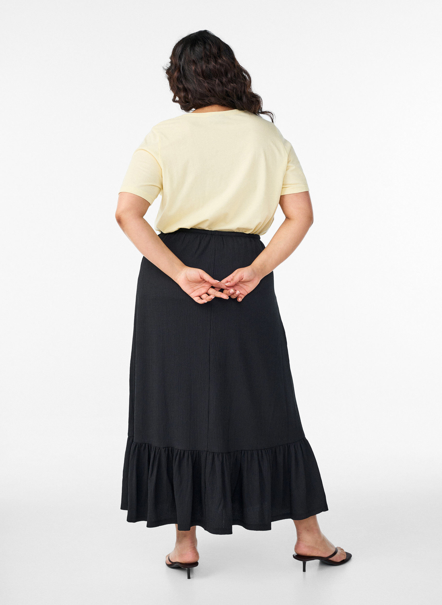 ZizziLanger Rock mit Bindeg&uuml;rtel und R&uuml;schensaum, Schwarz, Model image number 1