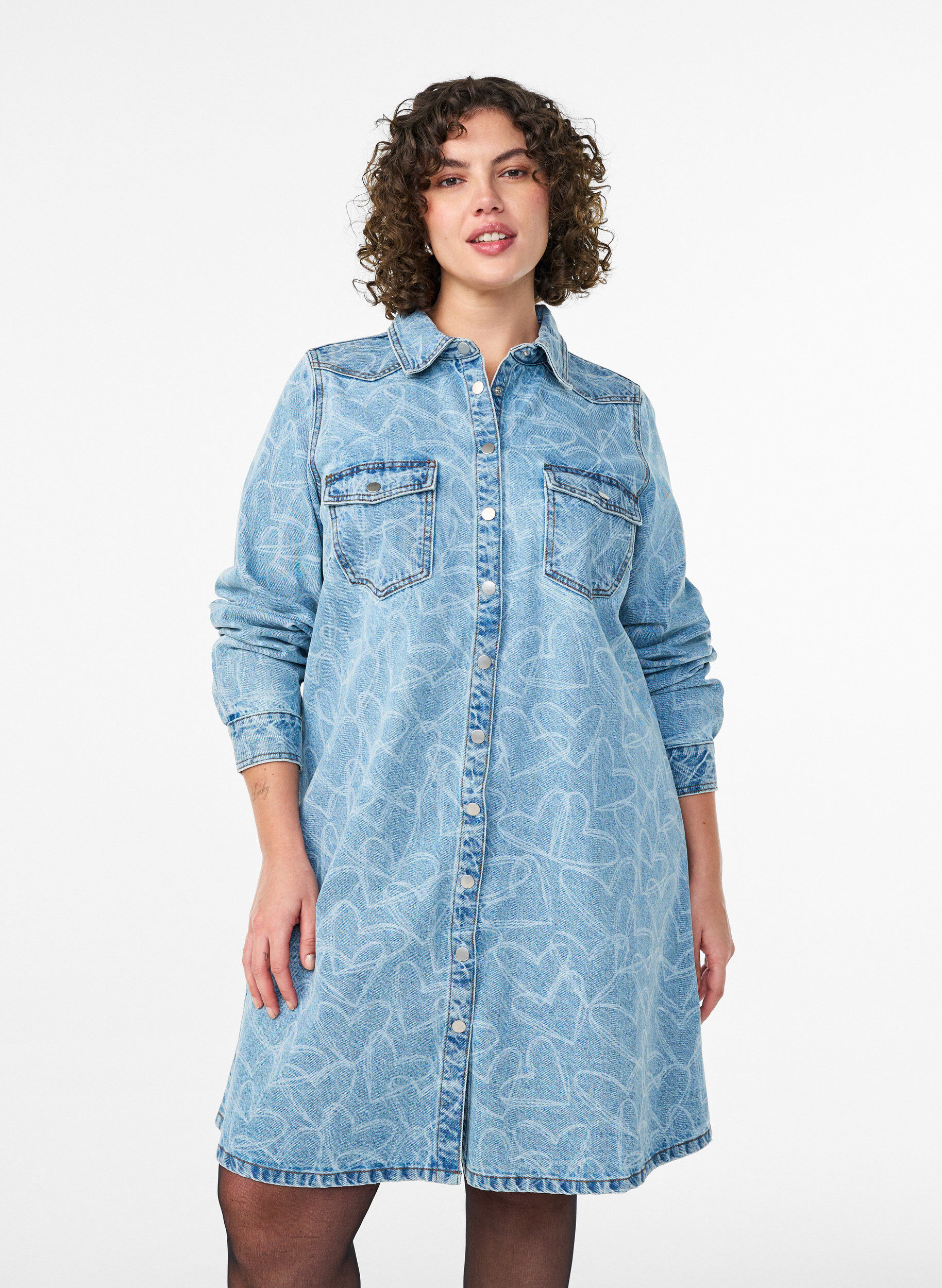 Jeanskleid mit Herzmuster, Blau, Model