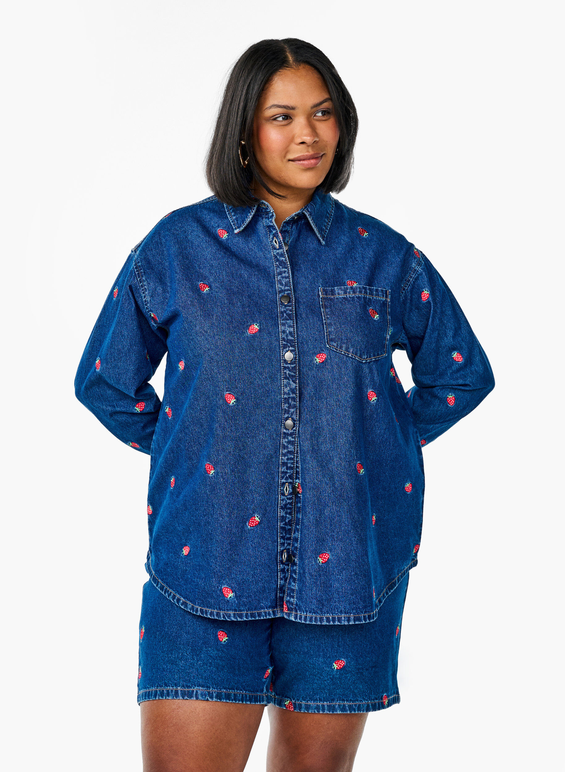 ZizziBestickte Denimshorts, Blau, Model image number 0