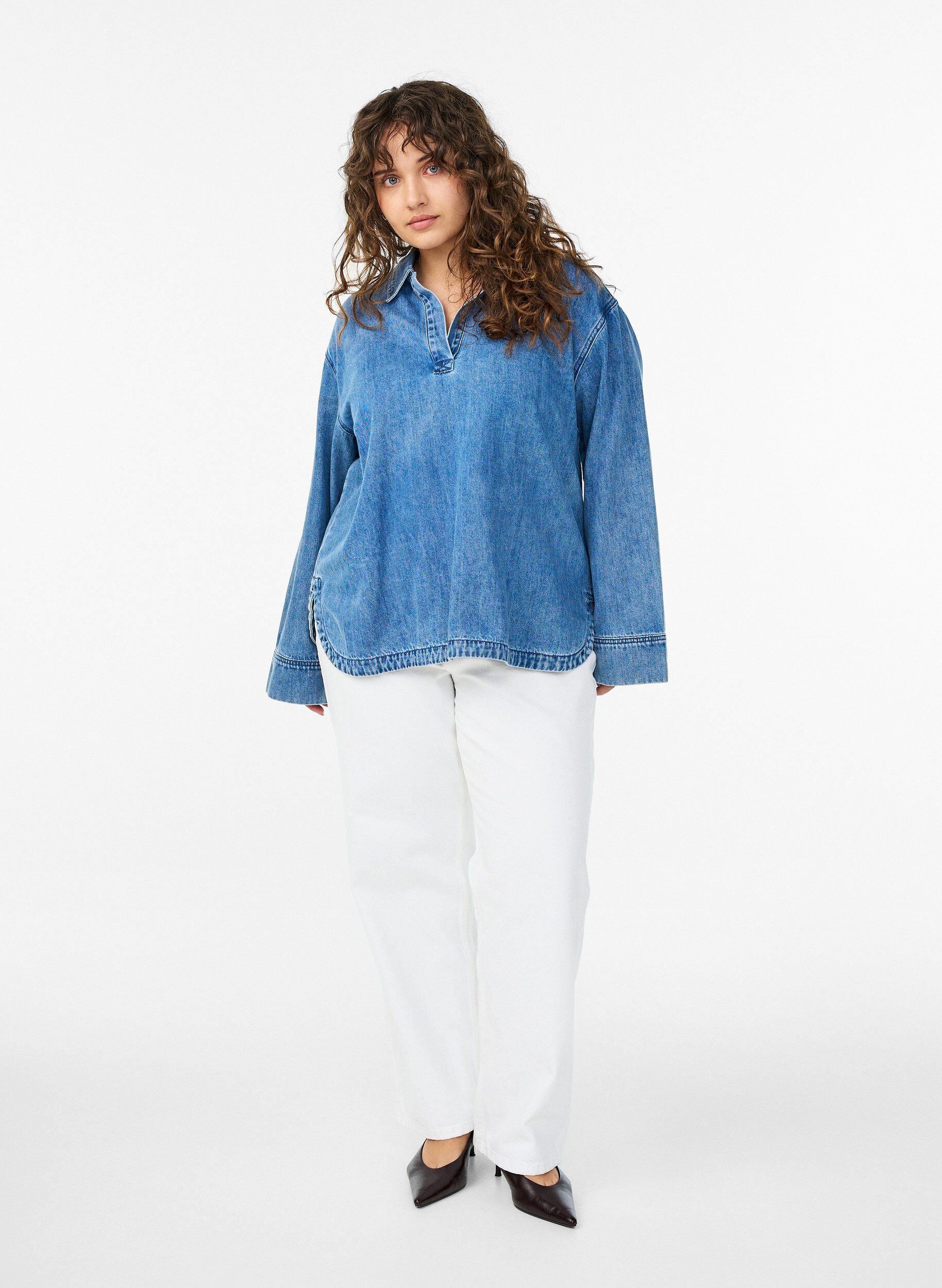 ZizziLockere Bluse aus Denim mit Kragen und V-Ausschnitt, Blau, Model image number 1