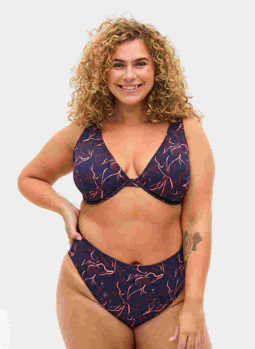 Hochtaillierter Bikinislip mit hohem Beinausschnitt, Graphic Print, Model image number 0