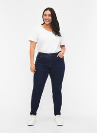 Slim Fit Emily Jeans mit normaler Taille, Dark blue, Model