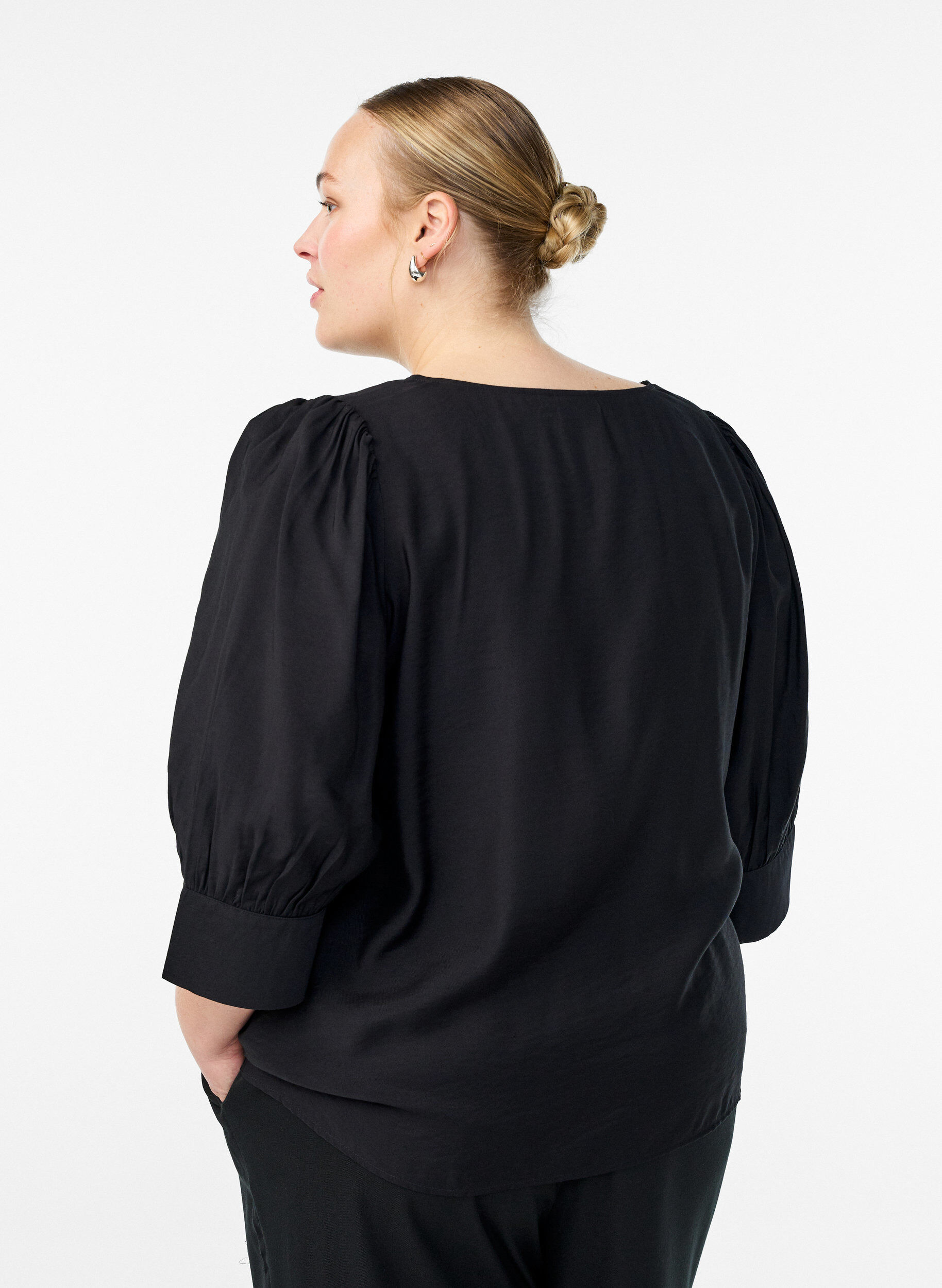ZizziBluse mit V-Ausschnitt und 3/4-&Auml;rmeln, Schwarz, Model image number 2