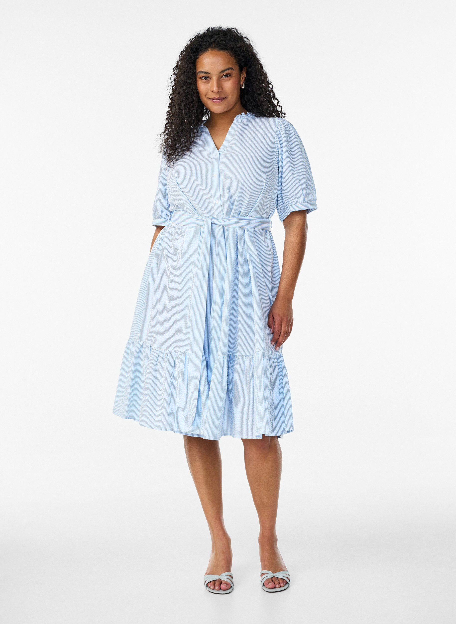 ZizziGestreiftes Midikleid aus Baumwolle mit einem Bindeg&uuml;rtel, Wei&szlig;, Model image number 1