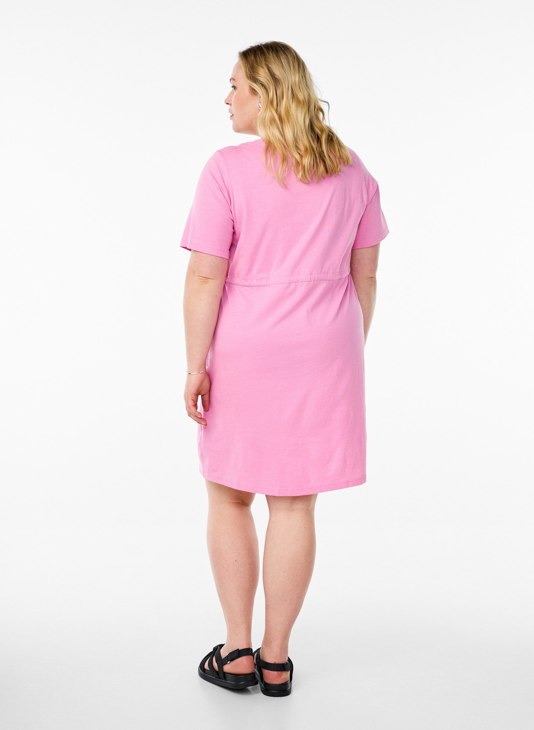 ZizziFLASH &ndash; Kurzes T-Shirt-Kleid mit Bindeg&uuml;rtel, Pink, Model image number 2