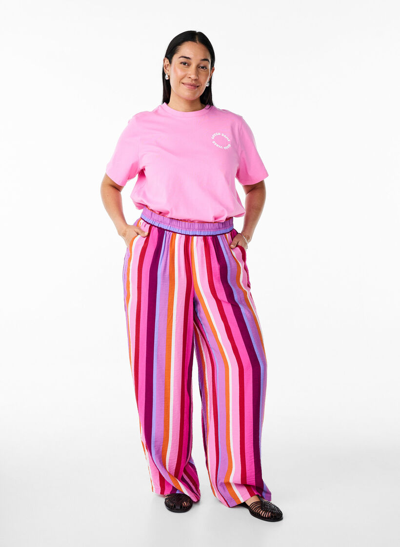 T-Shirt aus Bio-Baumwolle mit Textmotiv, Pink, Model image number 1