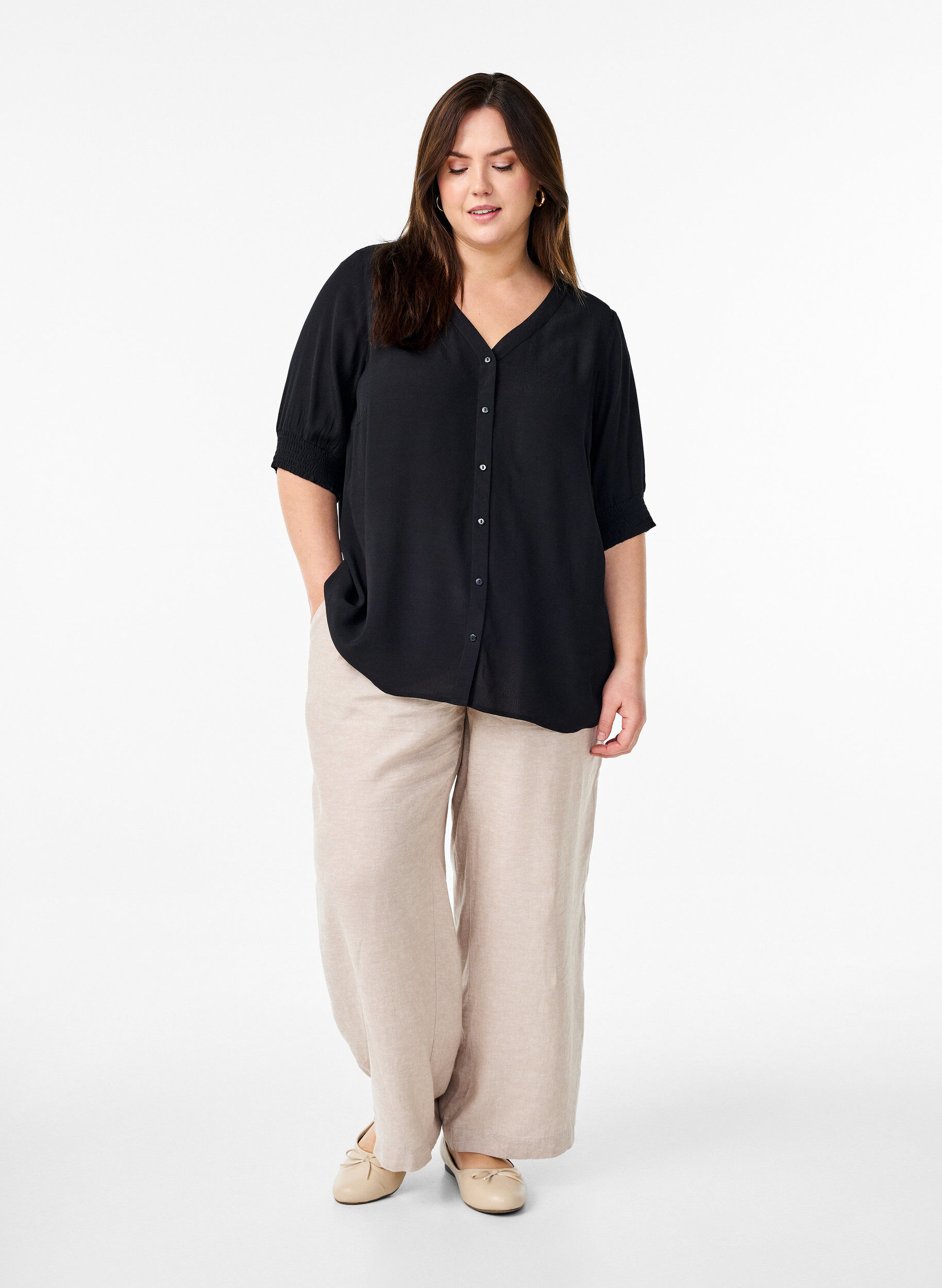 ZizziKurz&auml;rmelige Bluse aus Viskose, Schwarz, Model image number 1