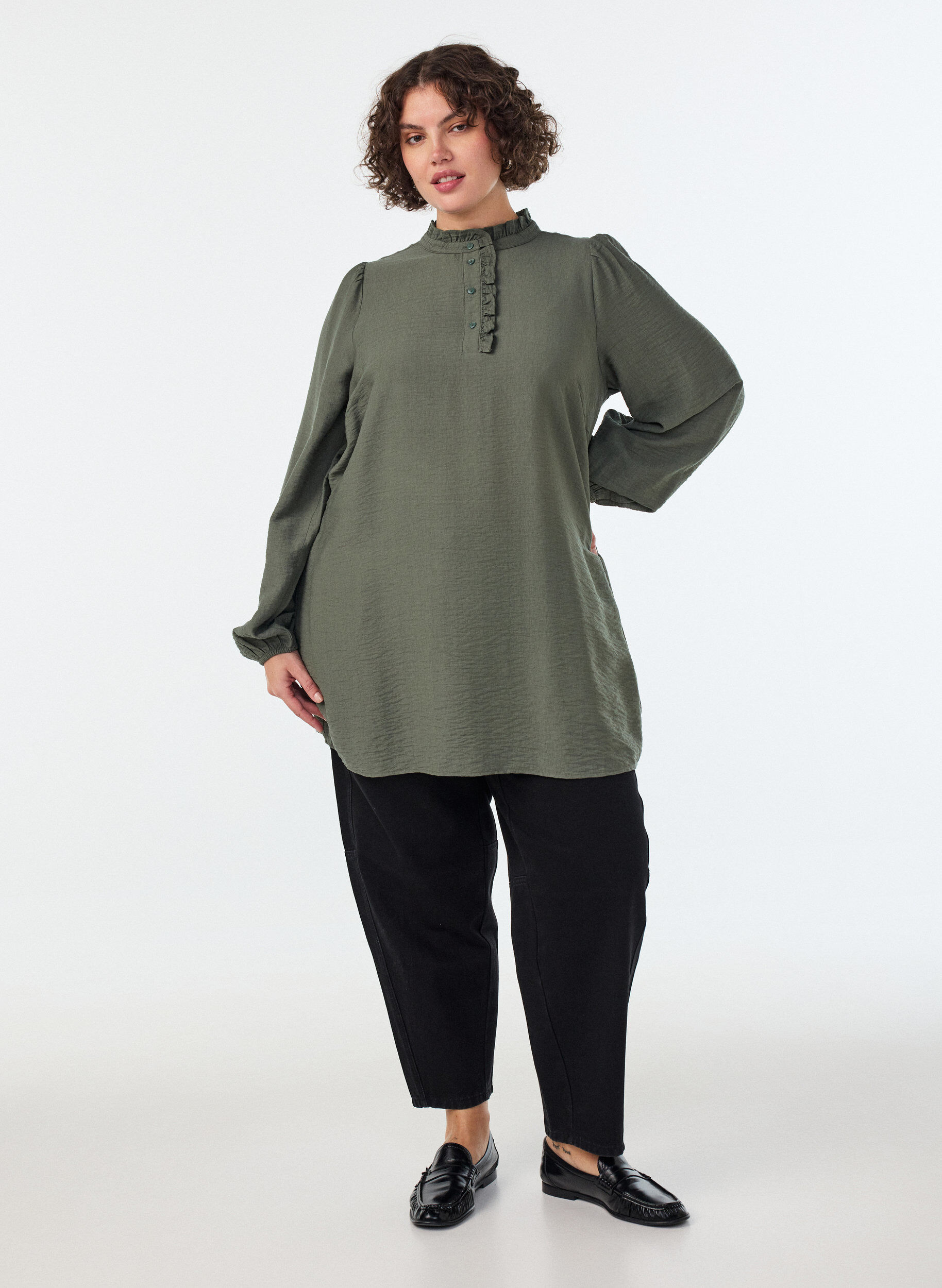 ZizziTunika aus Viskose mit R&uuml;schen und Kn&ouml;pfen, Gr&uuml;n, Model image number 1