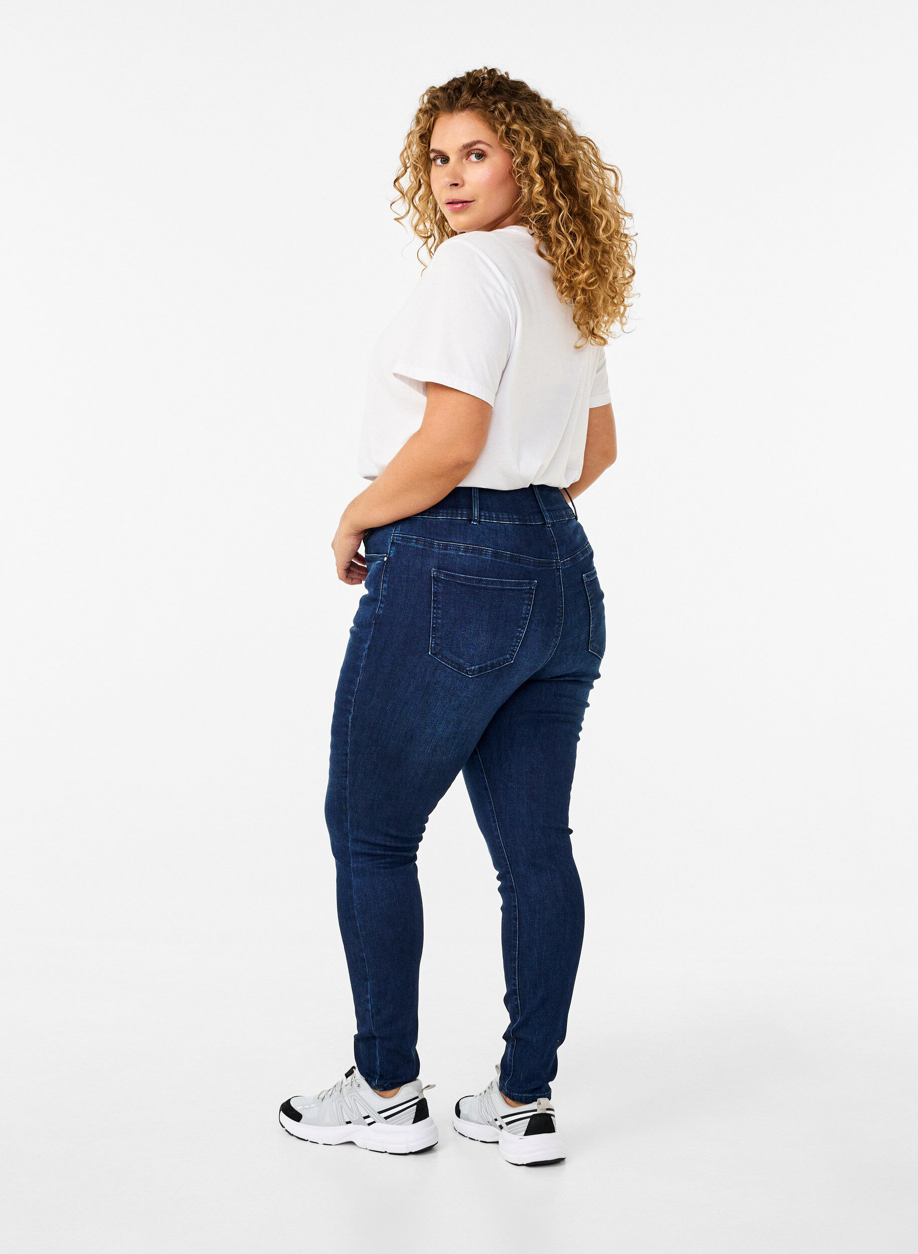 ZizziSuper schlanke Bea Jeans mit extra hoher Taille, Blau, Model image number 1