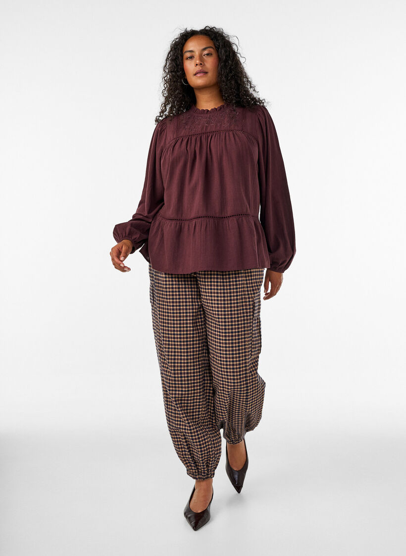 Bluse mit Stickerei und Lochstickerei, Dunkles Bordeaux, Model image number 1