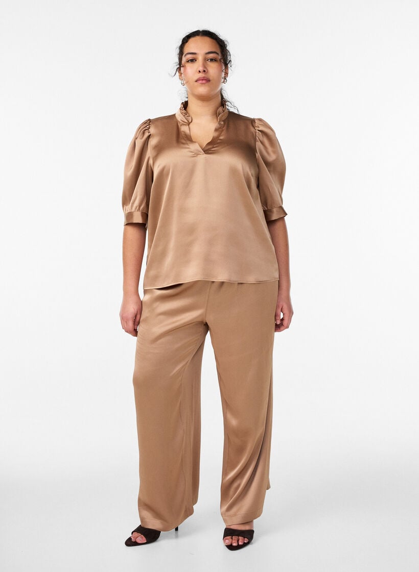 Bluse in Satin-Optik mit 1/2-&Auml;rmeln und R&uuml;schenkragen, Braun, Model image number 1