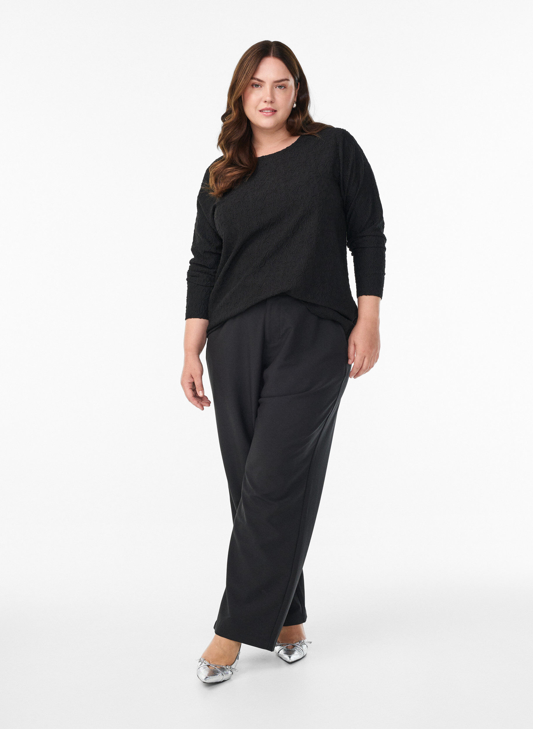 ZizziLang&auml;rmelige Bluse mit gebl&uuml;mter Struktur, Schwarz, Model image number 1
