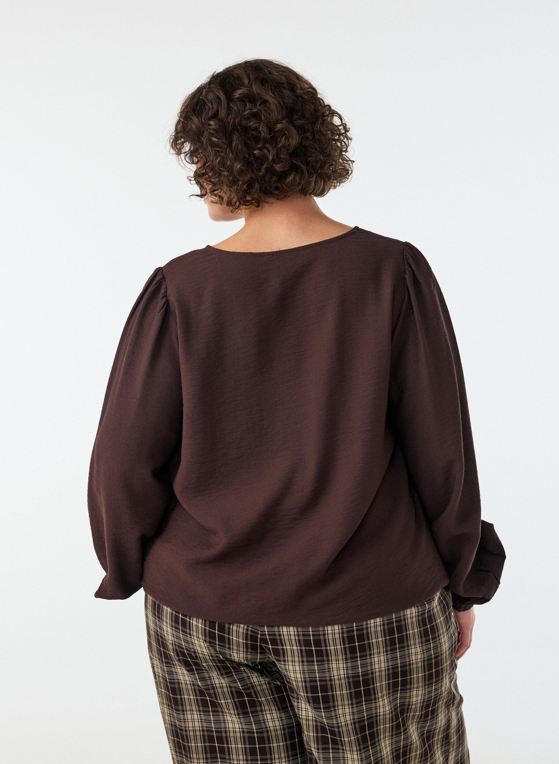 ZizziViskosebluse mit V-Ausschnitt und Ballonform, Braun, Model image number 2